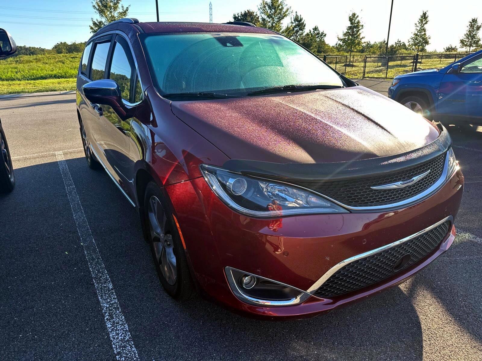 2019 Chrysler Pacifica Limited photo 2