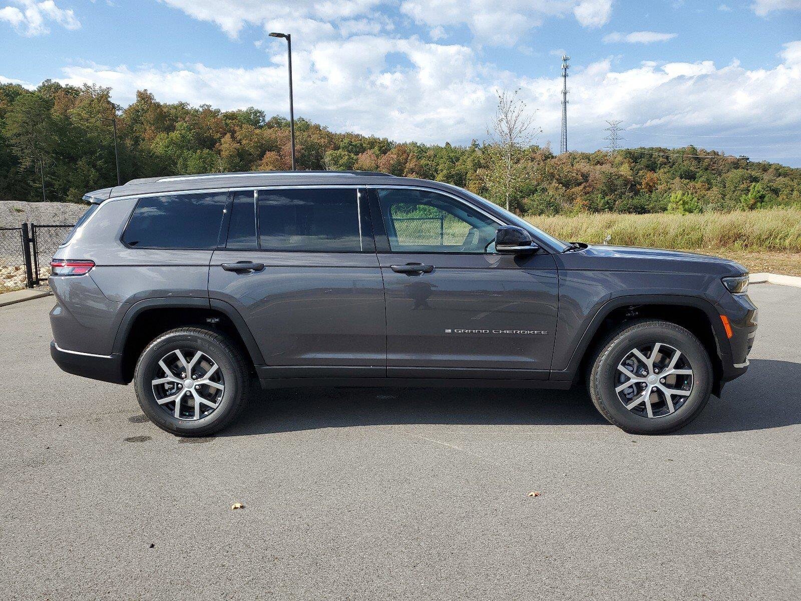 2024 Jeep Grand Cherokee Limited photo 3