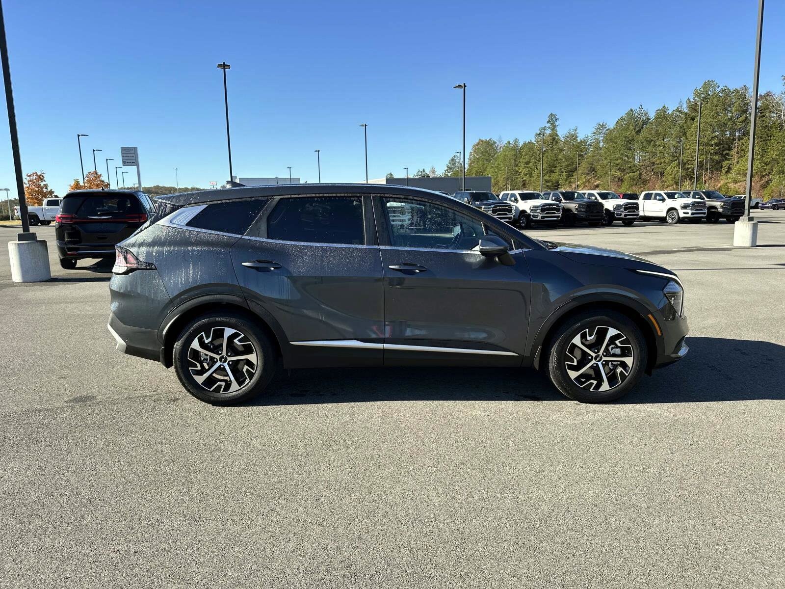 2024 Kia Sportage EX photo 3