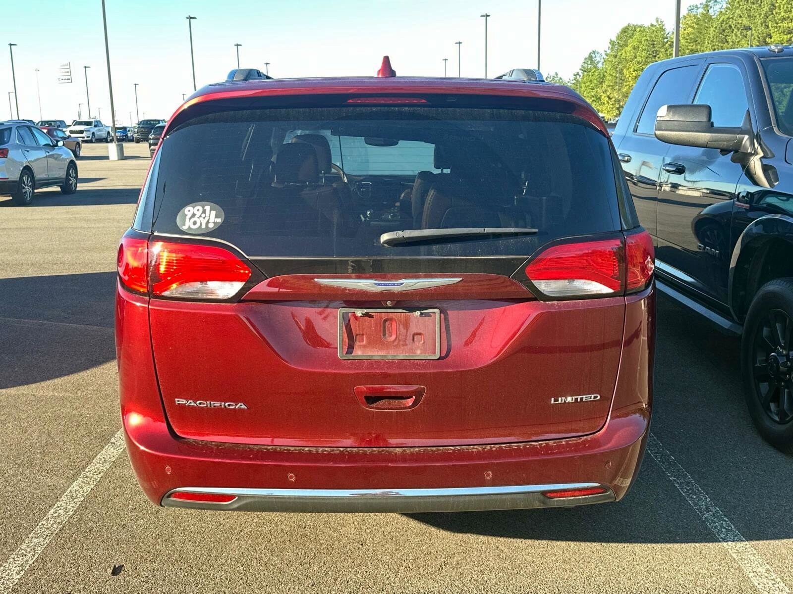 2019 Chrysler Pacifica Limited photo 3