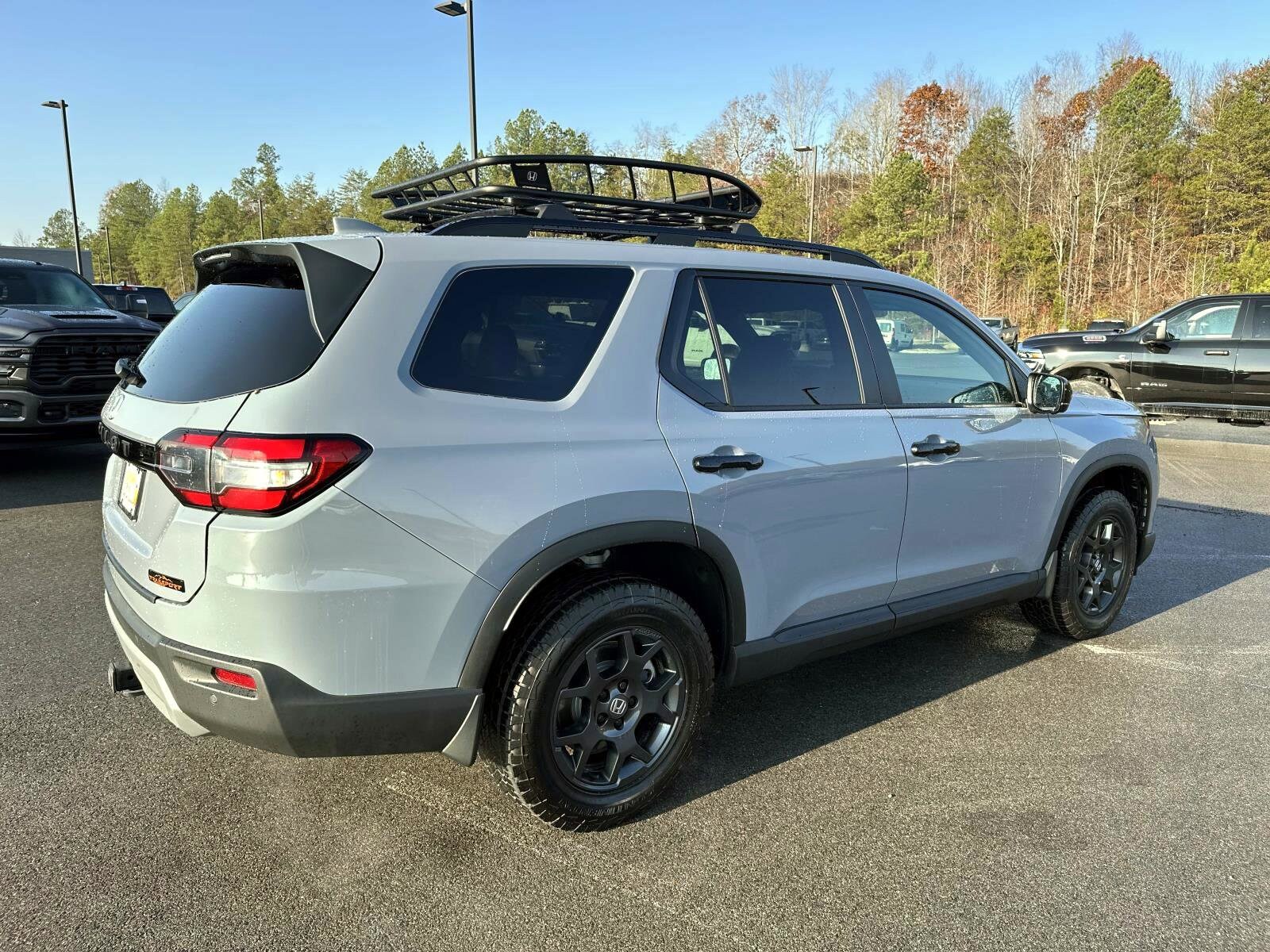 2025 Honda Pilot TrailSport photo 2