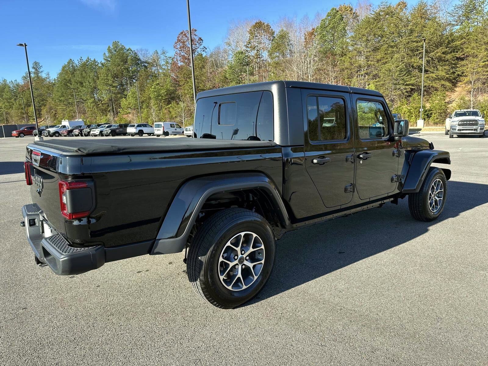 2024 Jeep Gladiator Sport S photo 4