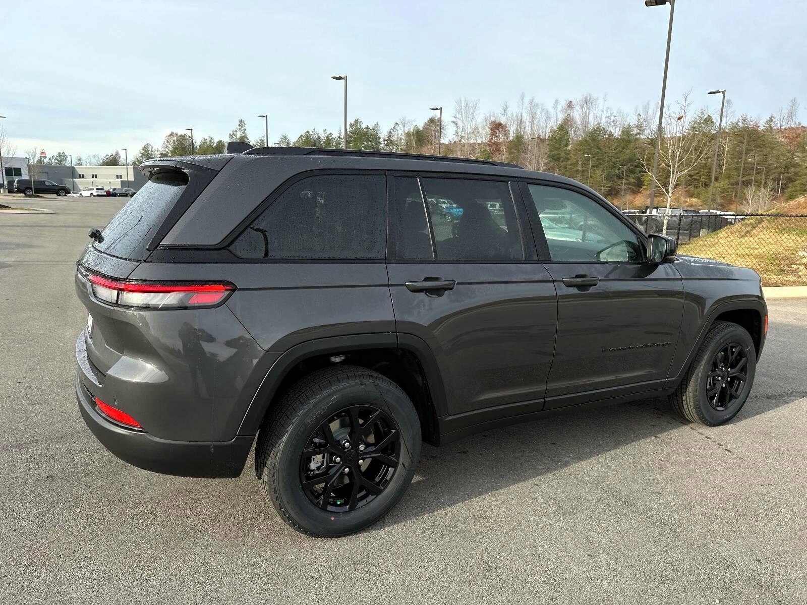 2025 Jeep Grand Cherokee Laredo Altitude X photo 4