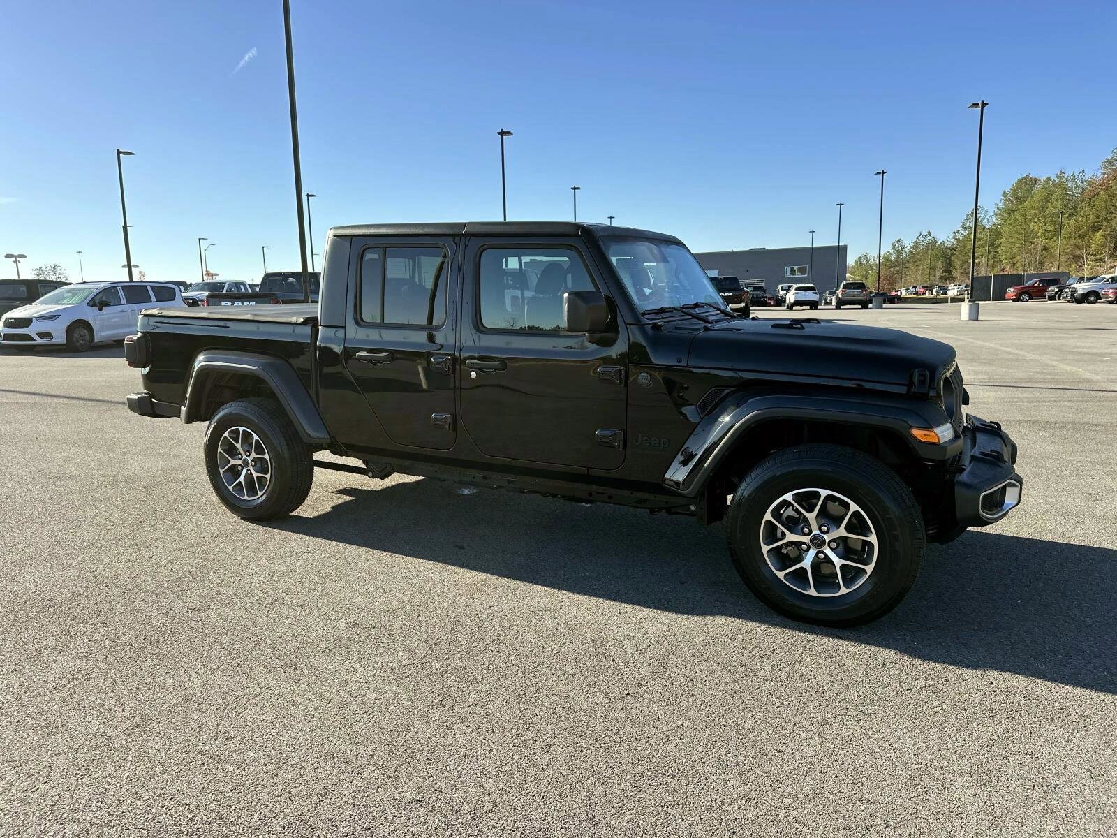 2024 Jeep Gladiator Sport S photo 2
