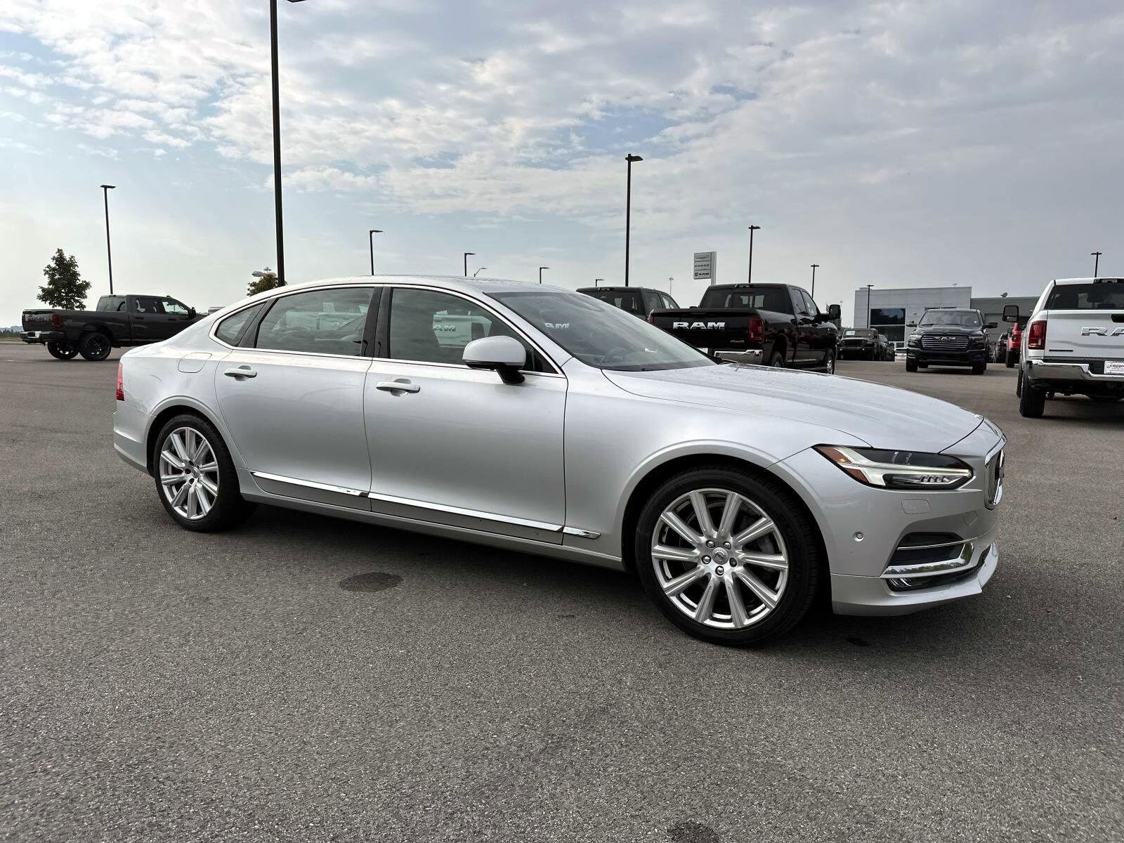 2018 Volvo S90 T6 Inscription photo 2