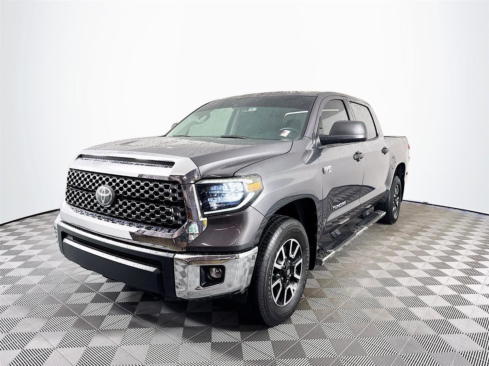 2020 Toyota Tundra SR5 CrewMax photo 3