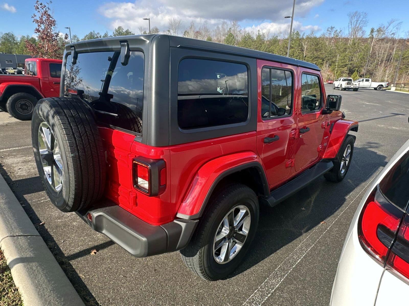 2019 Jeep Wrangler Unlimited Sahara photo 2