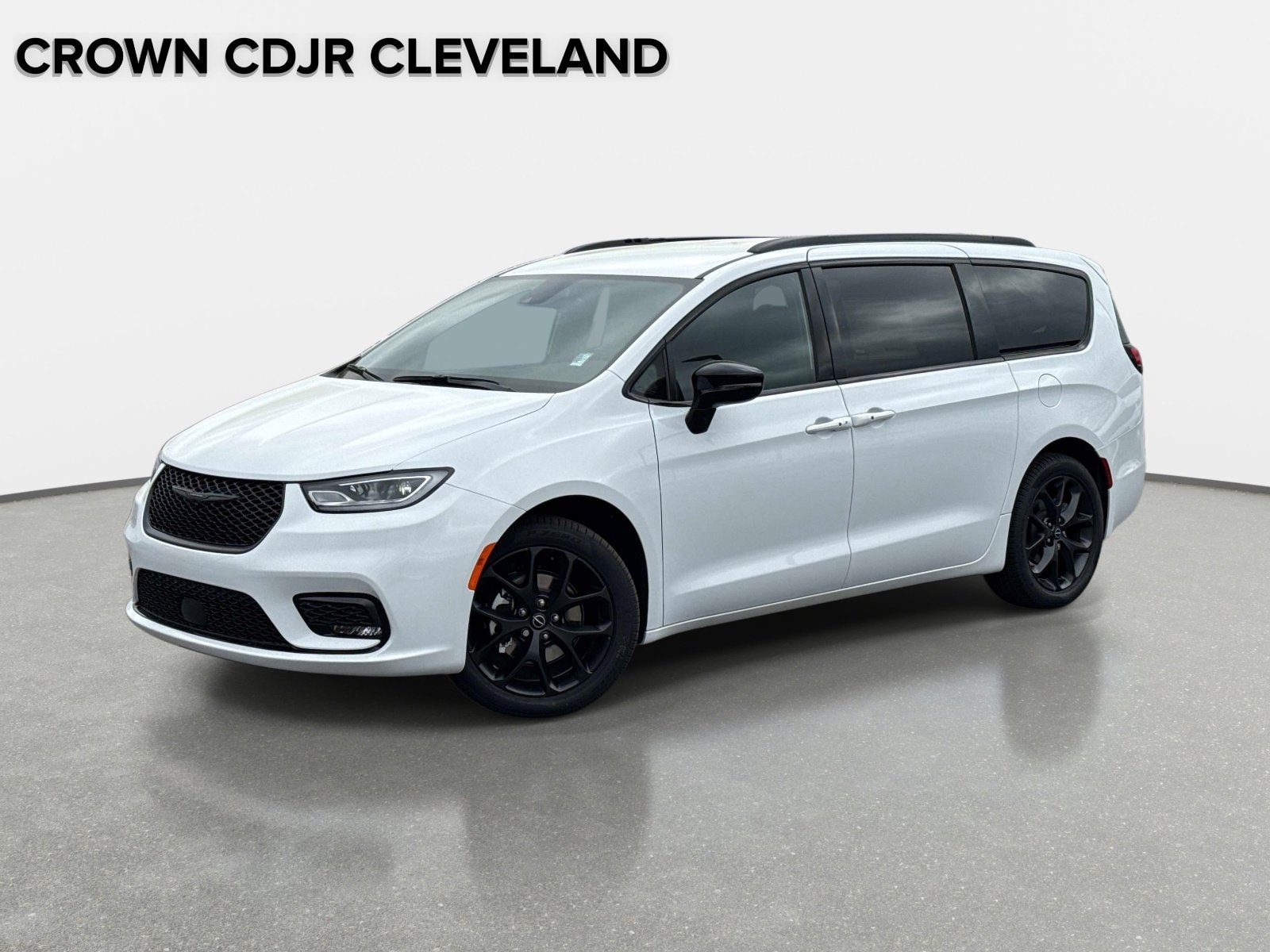 2026 Chrysler Pacifica Select's photo