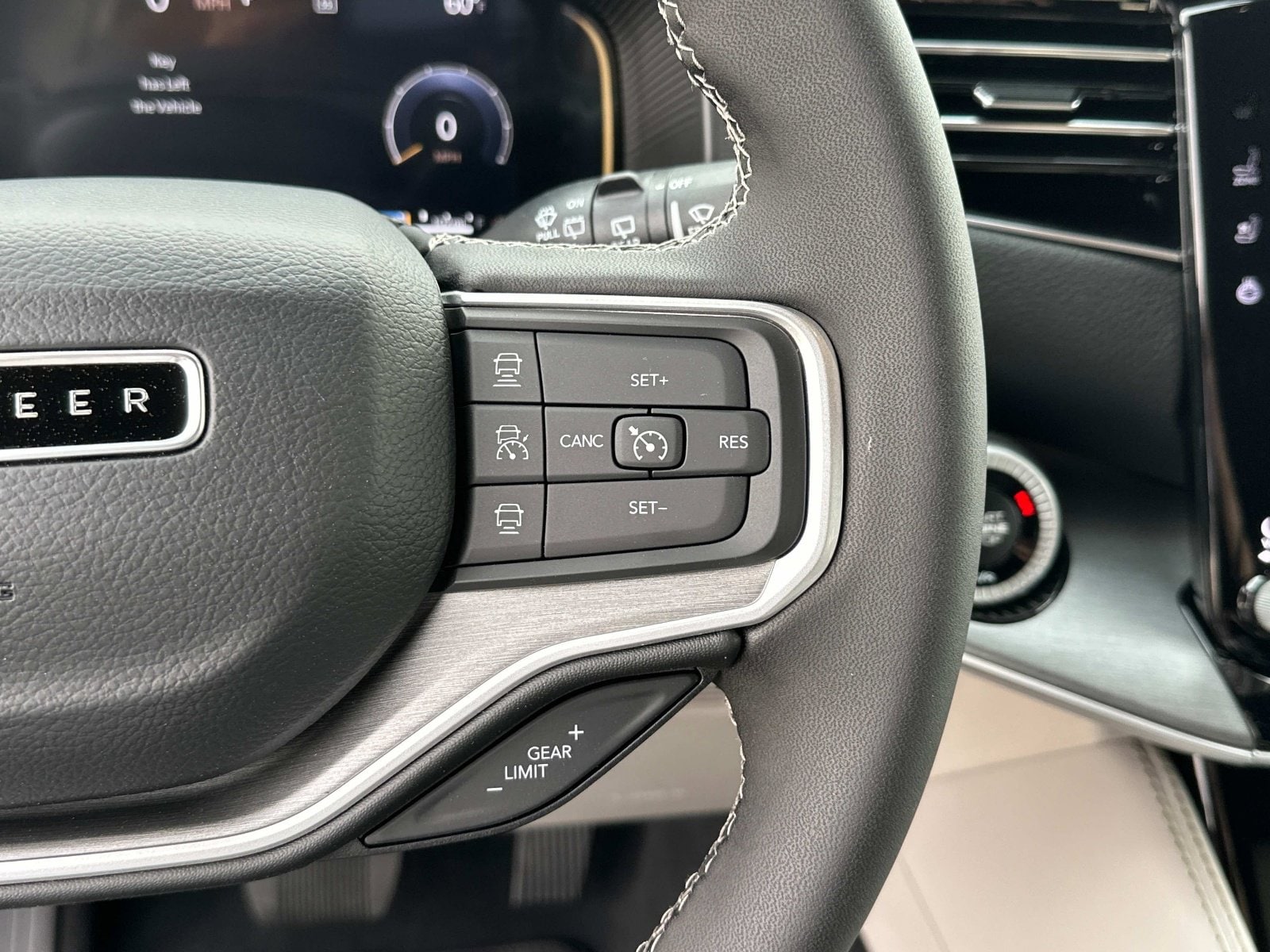 2025 Jeep Wagoneer Series II - Photo 32