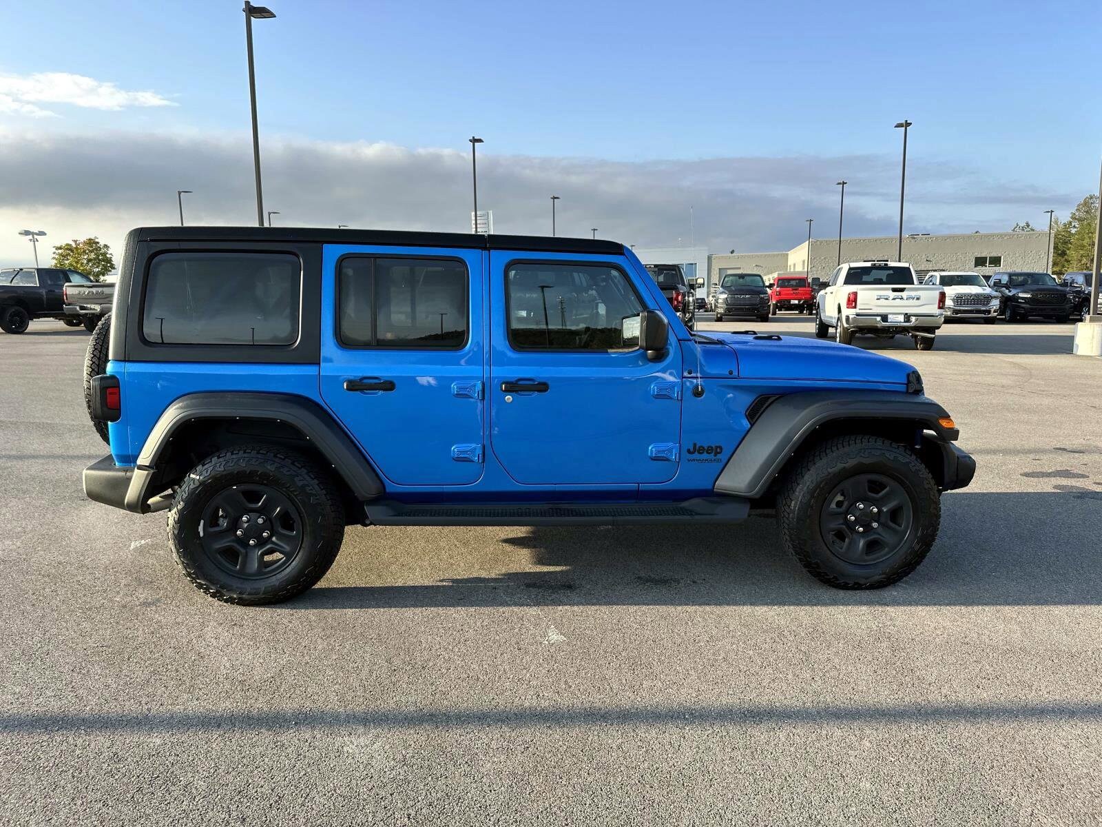 2022 Jeep Wrangler Unlimited Sport S photo 2