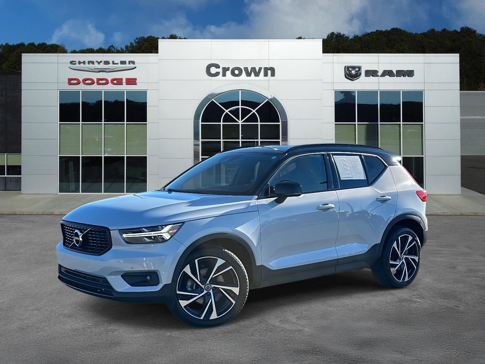 2021 Volvo XC40 R-Design's photo