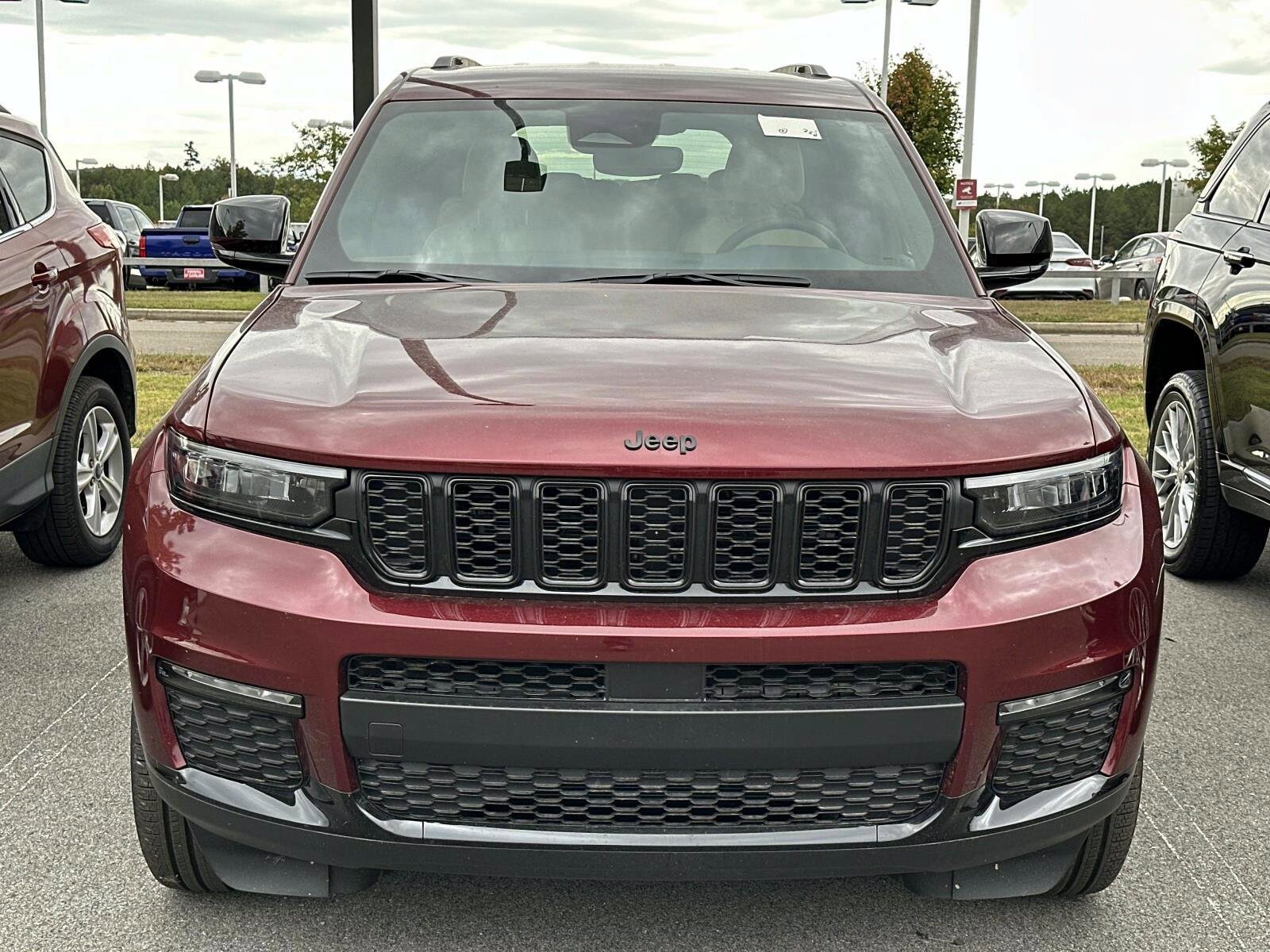 2024 Jeep Grand Cherokee Limited photo 2