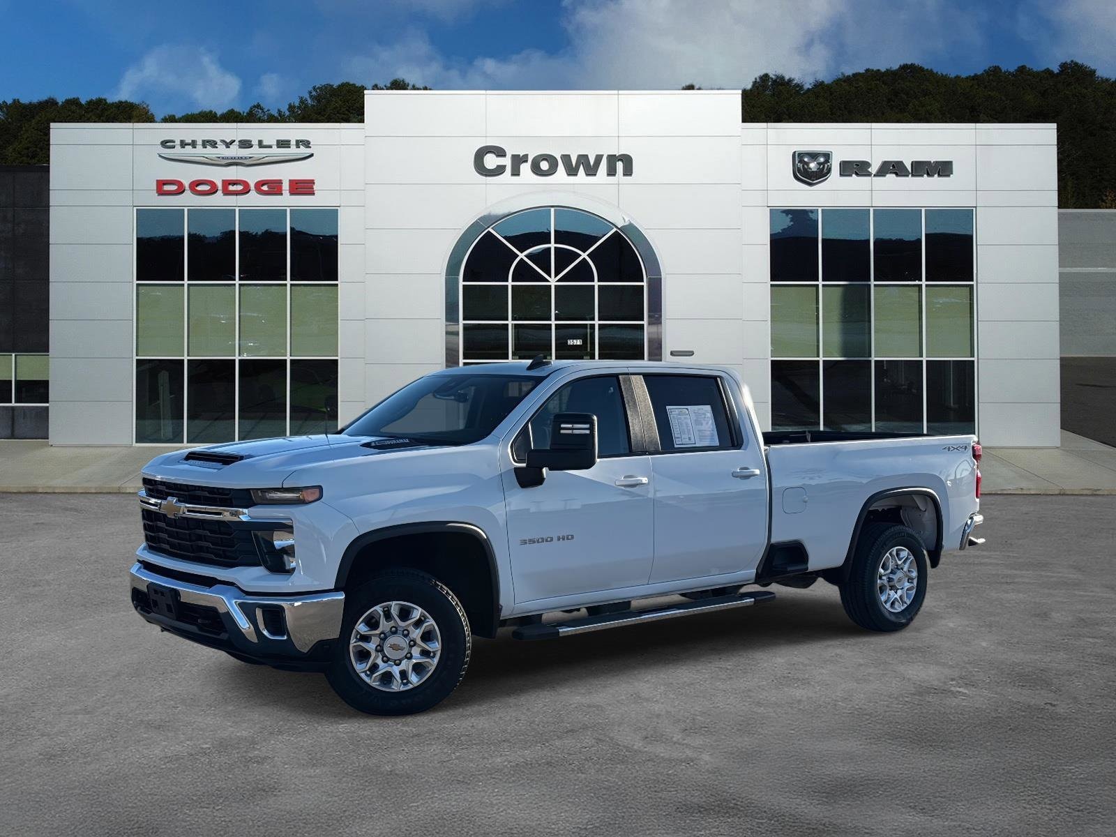 2024 Chevrolet Silverado 3500HD LT's photo
