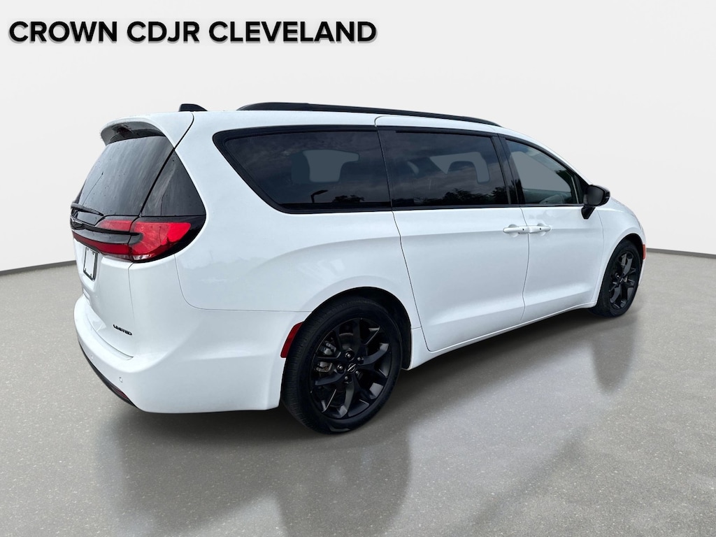 Used 2025 Chrysler Pacifica Limited Limited FWD
