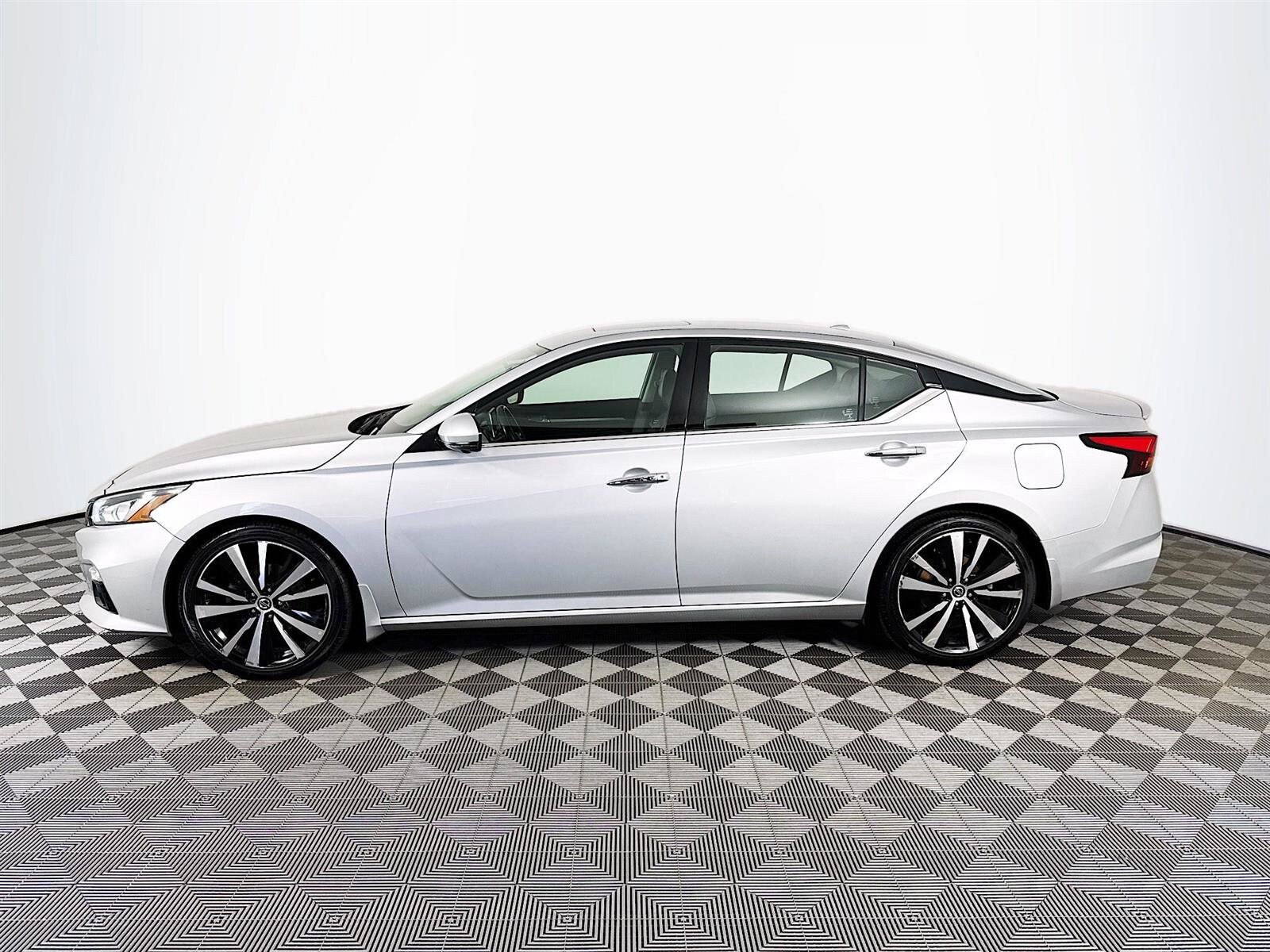 2020 Nissan Altima Platinum photo 4