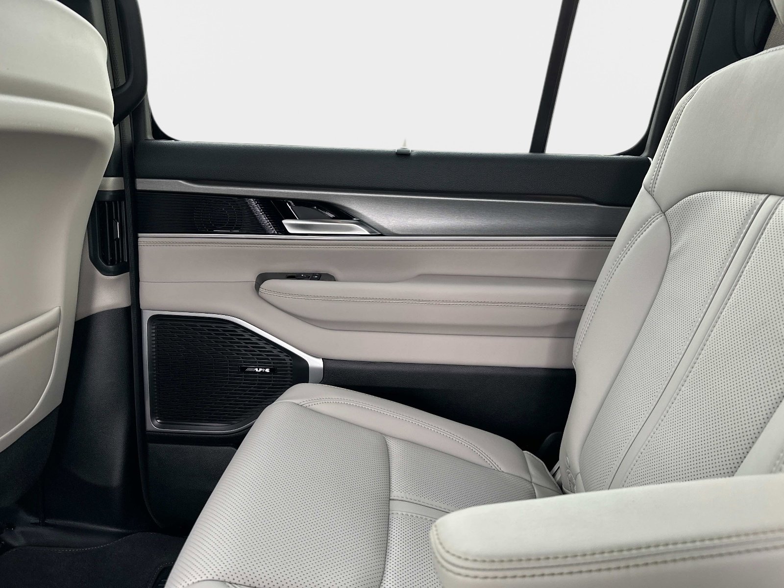 2025 Jeep Wagoneer Series II - Photo 18