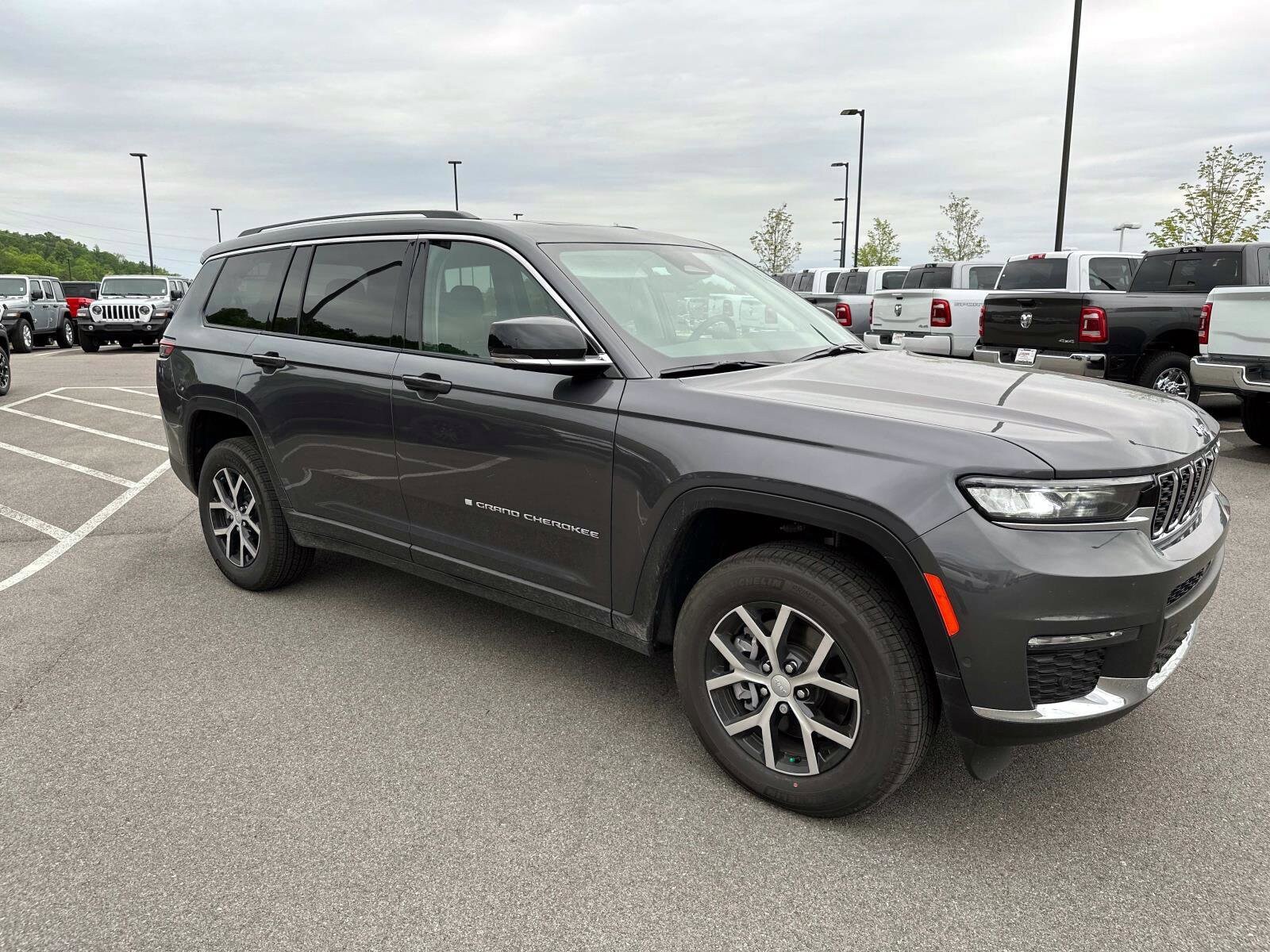 2024 Jeep Grand Cherokee Limited photo 2