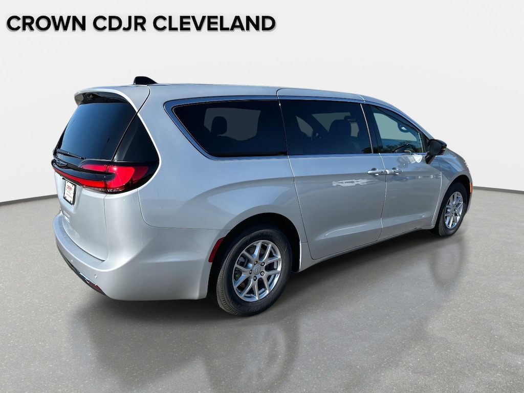 New 2026 Chrysler Pacifica Select Passenger Van