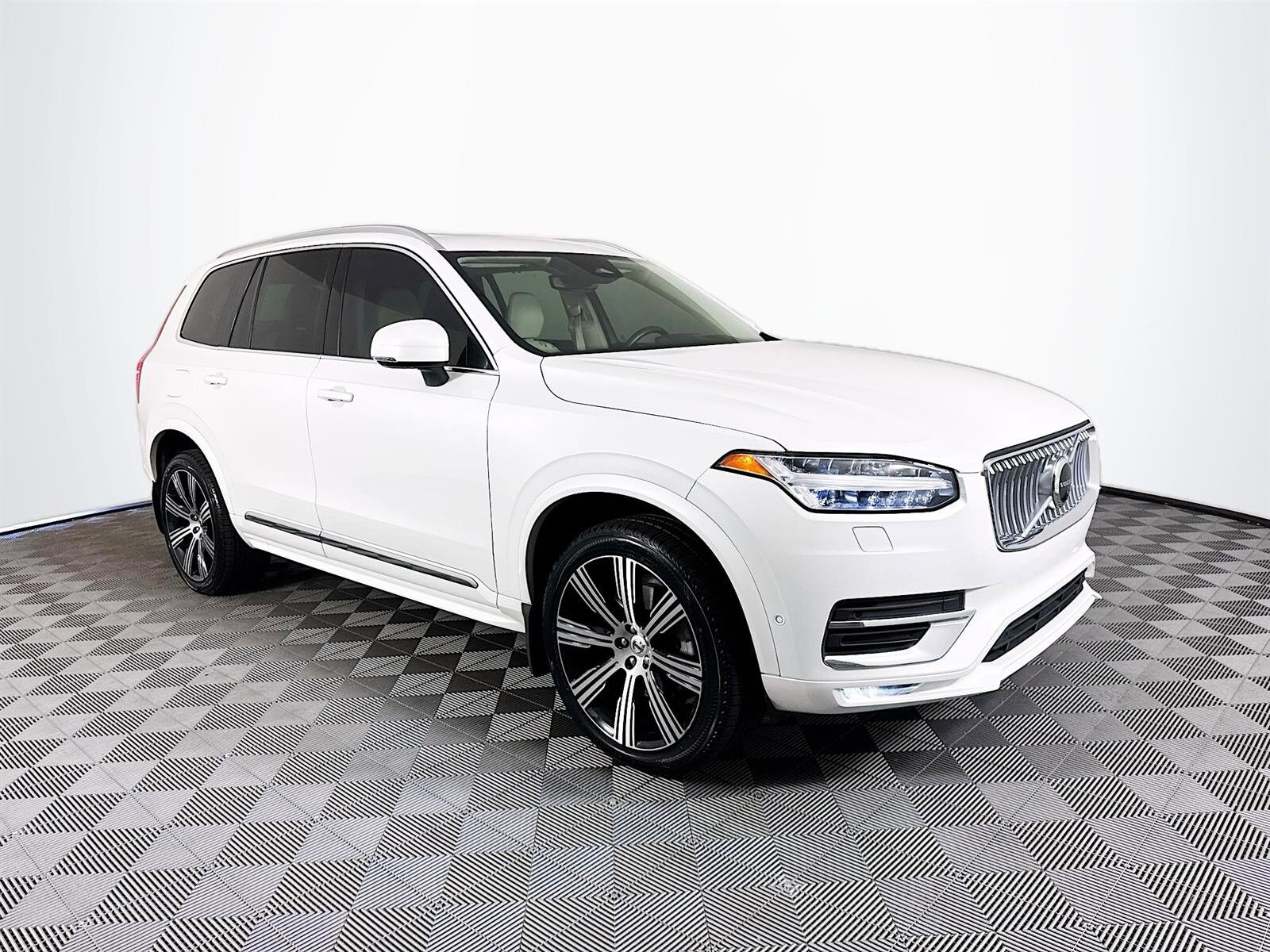 2023 Volvo XC90 AWD Ultimate photo 3