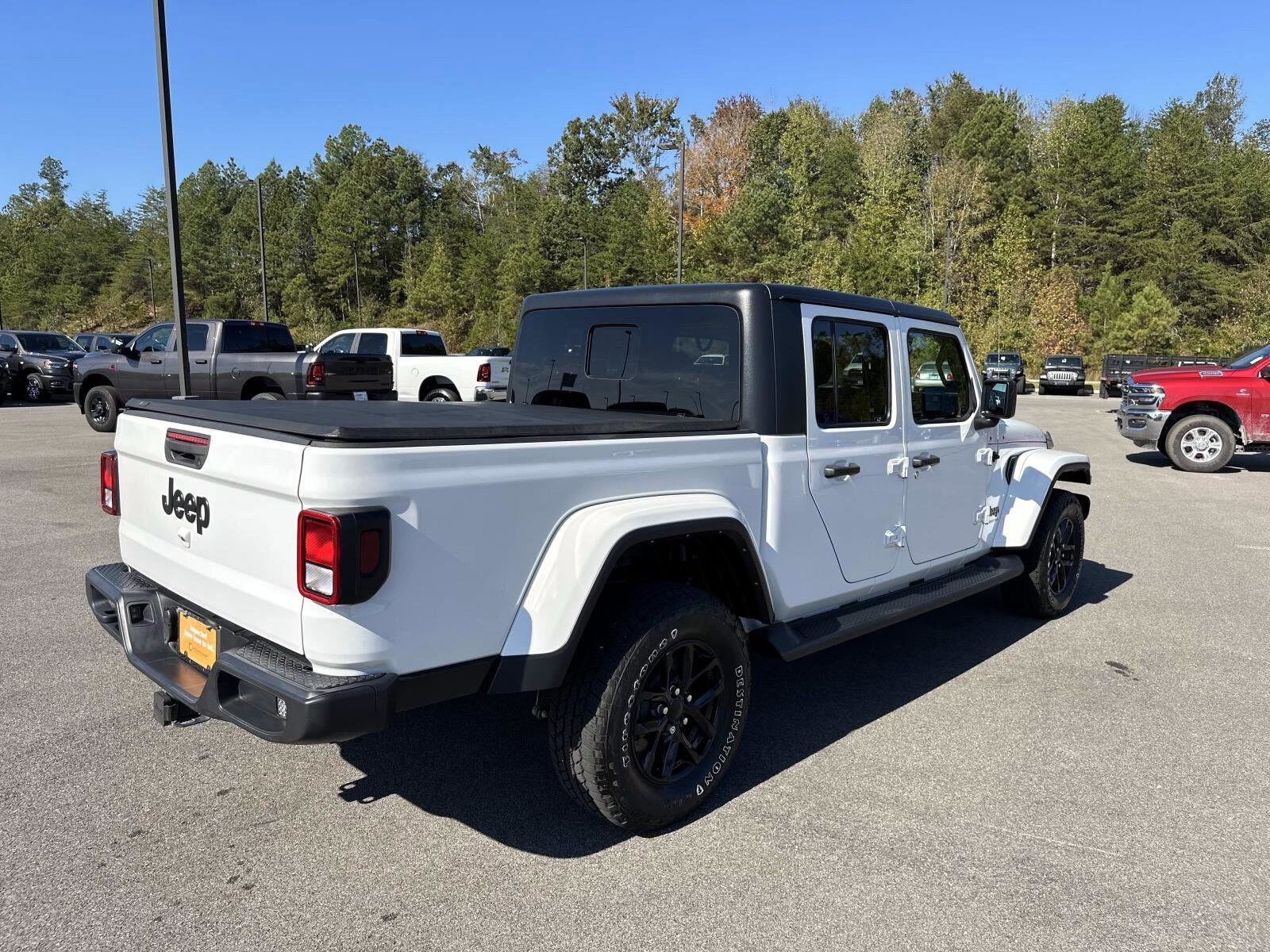 2022 Jeep Gladiator Altitude photo 4