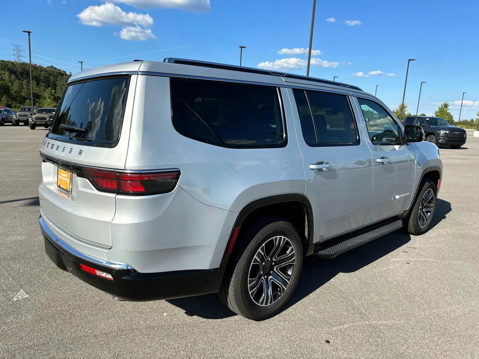 2024 Jeep Wagoneer Base photo 4