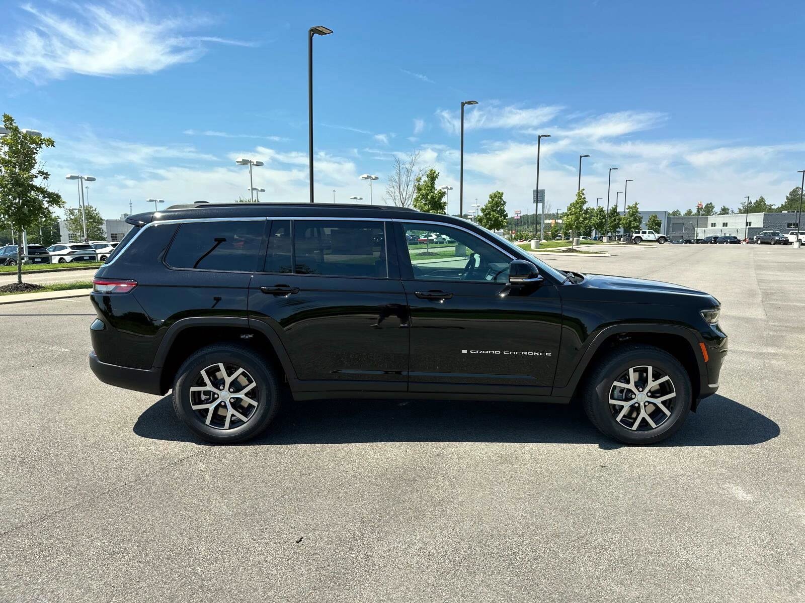 2025 Jeep Grand Cherokee Limited photo 2