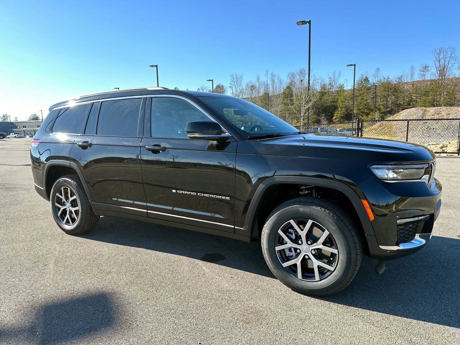 2025 Jeep Grand Cherokee Limited photo 2