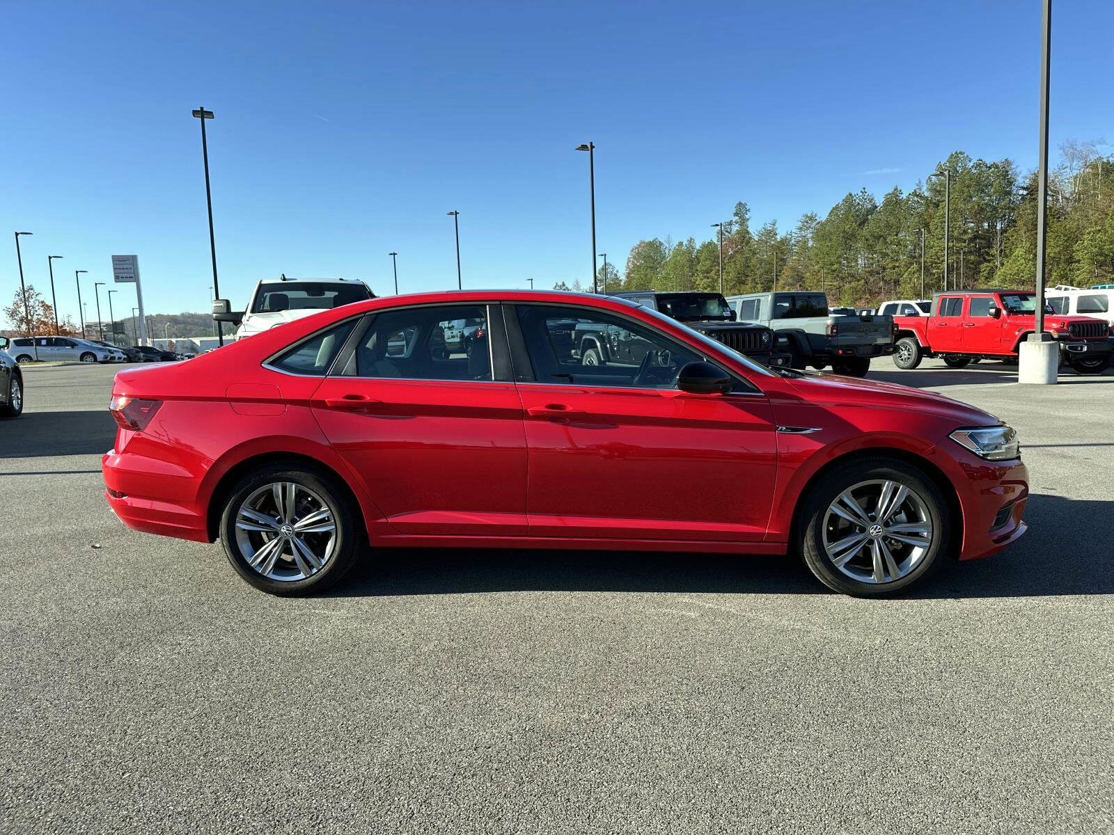 2021 Volkswagen Jetta R-Line photo 3