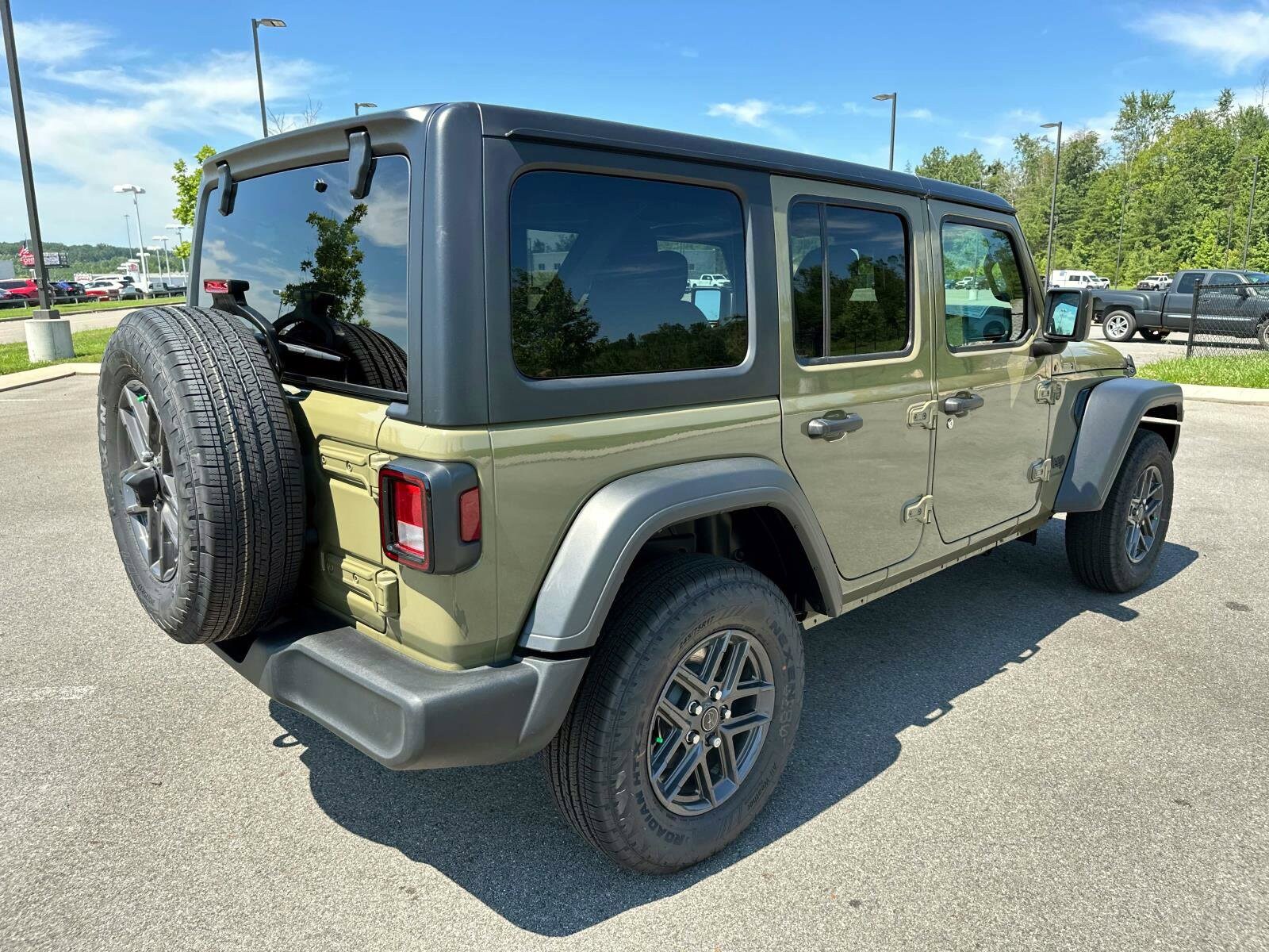 2025 Jeep Wrangler Sport S photo 4