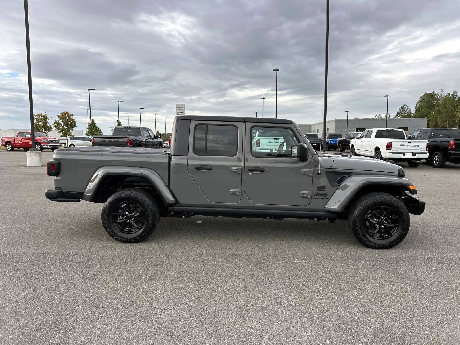 2023 Jeep Gladiator Willys Freedom photo 3