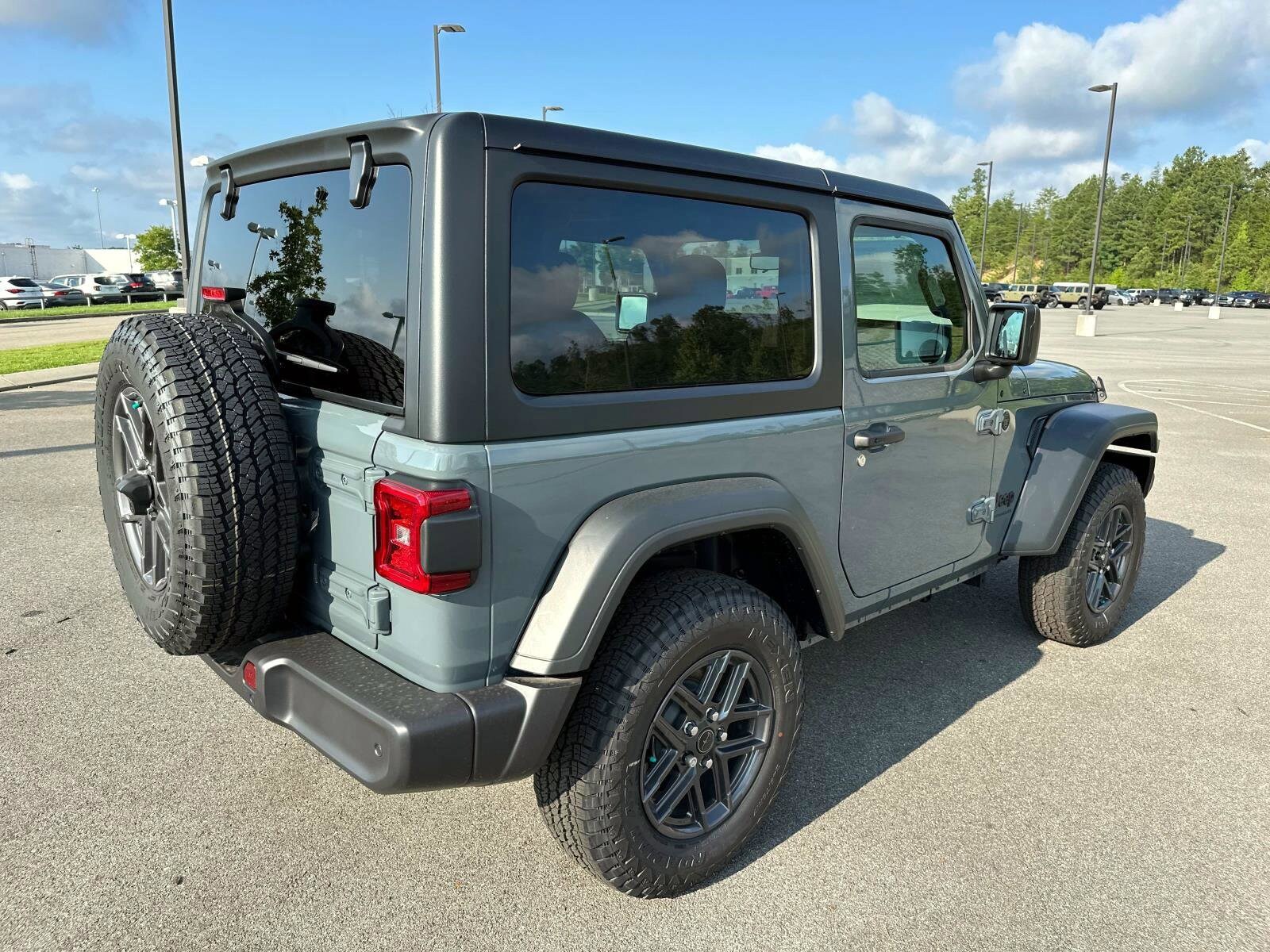 2025 Jeep Wrangler Sport S photo 4