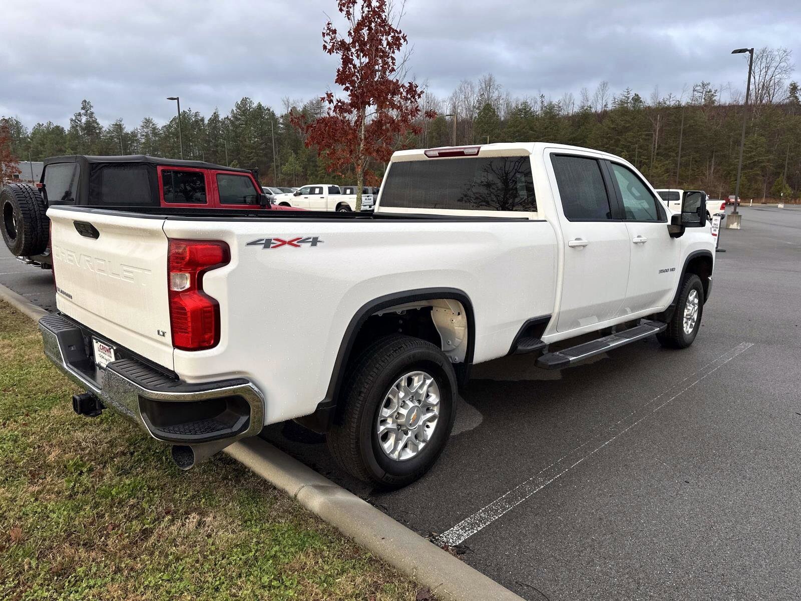 2024 Chevrolet Silverado 3500HD LT photo 4