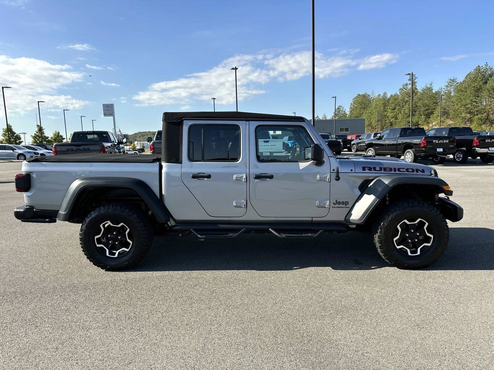 2020 Jeep Gladiator Rubicon photo 2