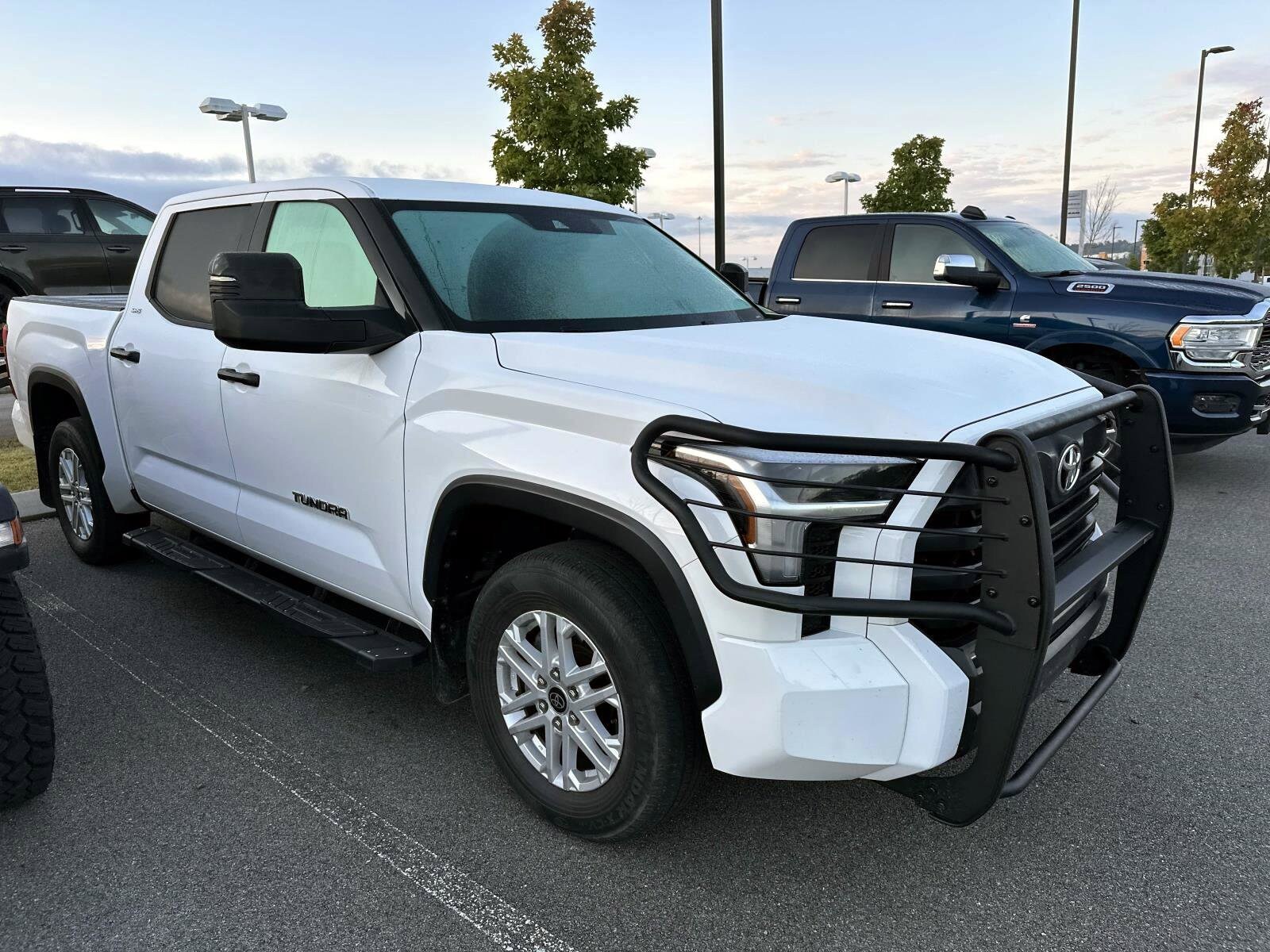 2022 Toyota Tundra SR5 CrewMax photo 3