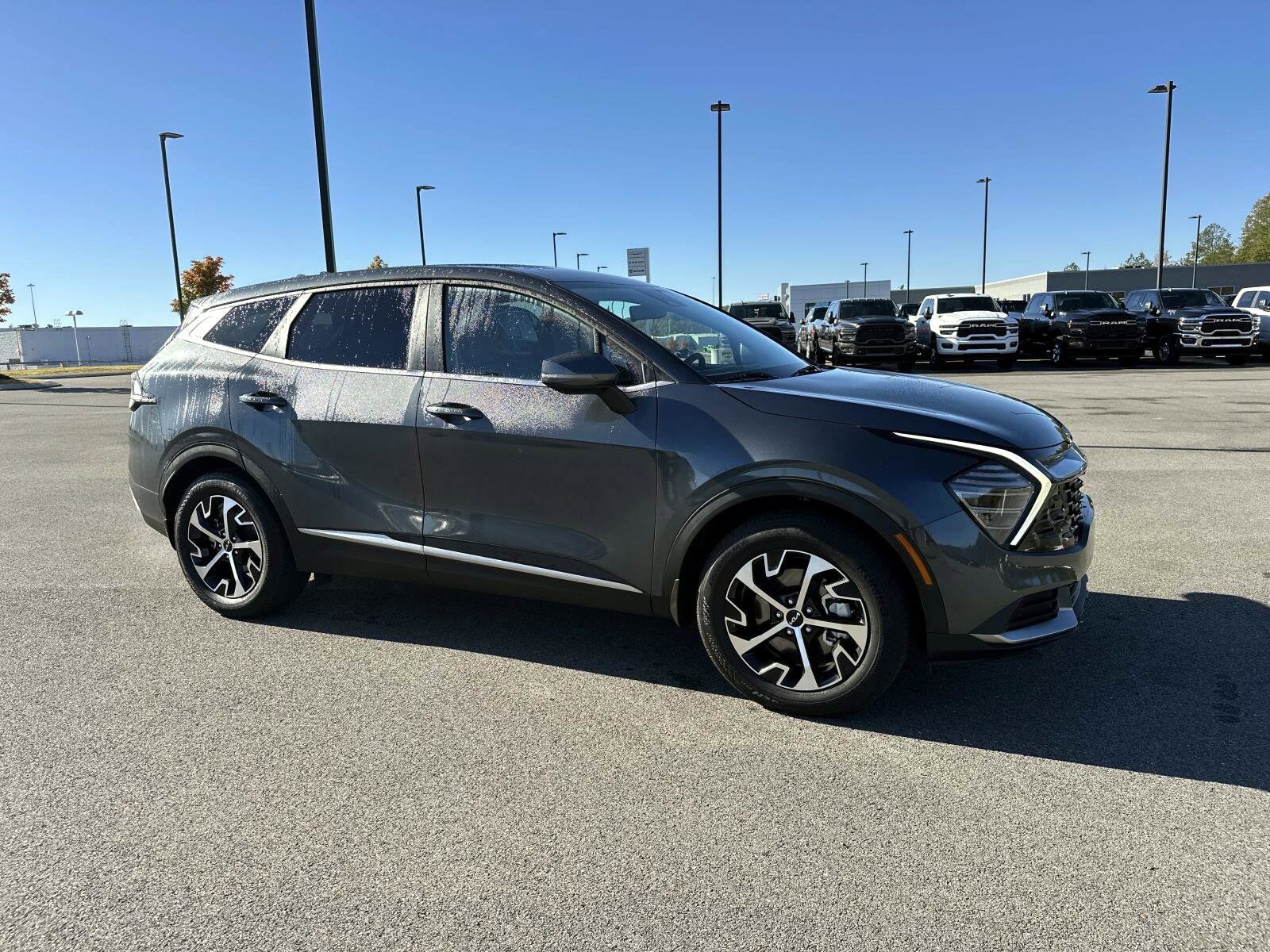 2024 Kia Sportage EX photo 2