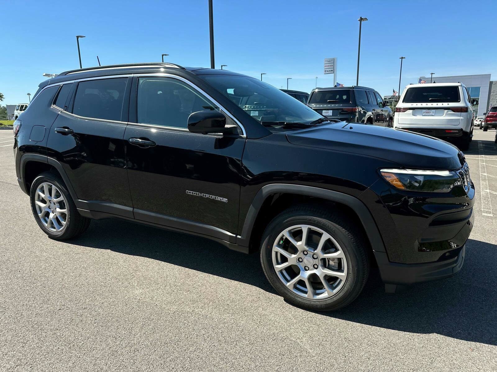 2024 Jeep Compass Latitude Lux photo 2