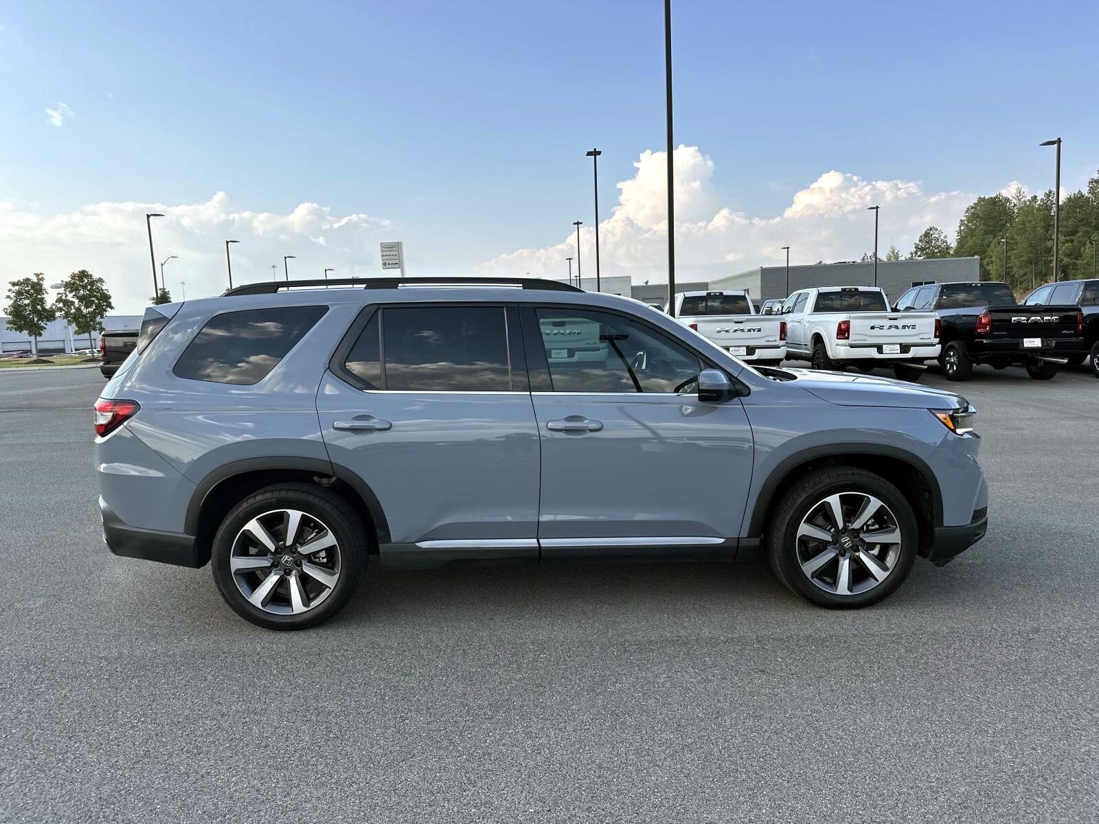 2025 Honda Pilot Touring photo 3