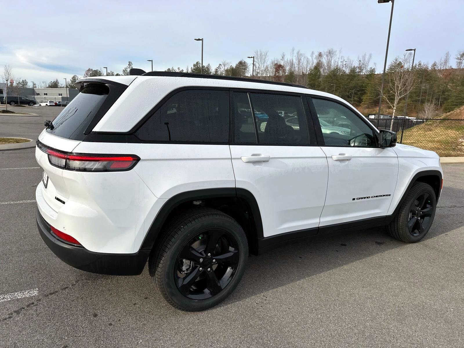 2025 Jeep Grand Cherokee Limited photo 4