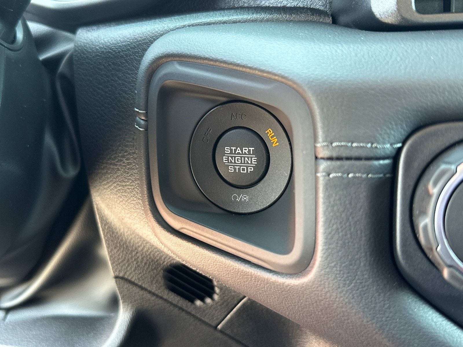 2025 Jeep Gladiator Rubicon - Photo 28