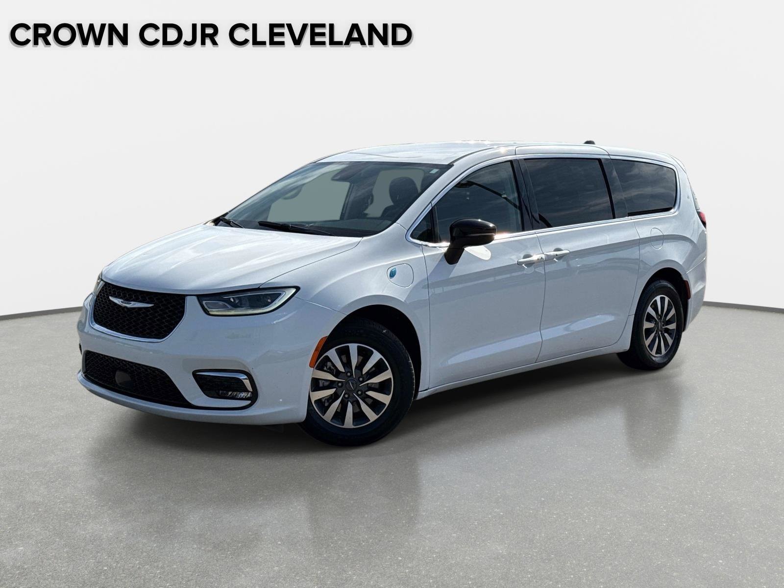 2024 Chrysler Pacifica Hybrid Select PHEV's photo