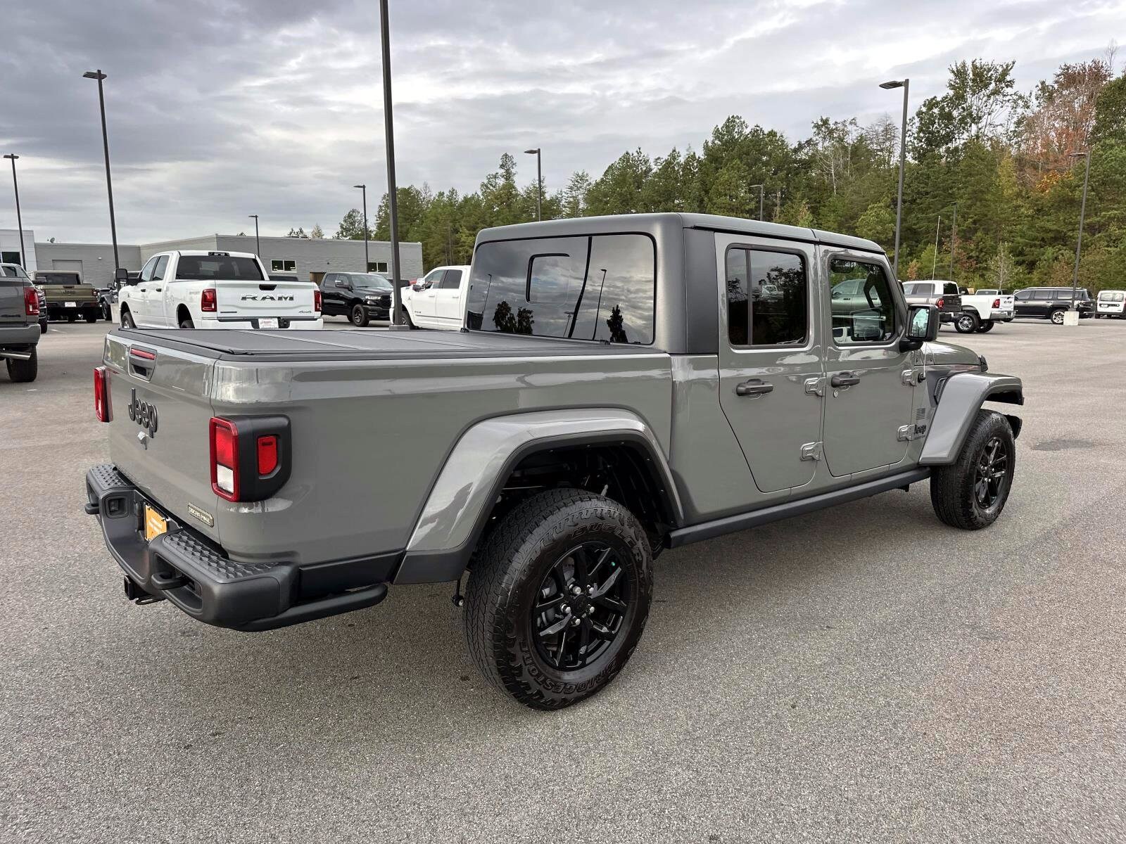 2023 Jeep Gladiator Willys Freedom photo 4