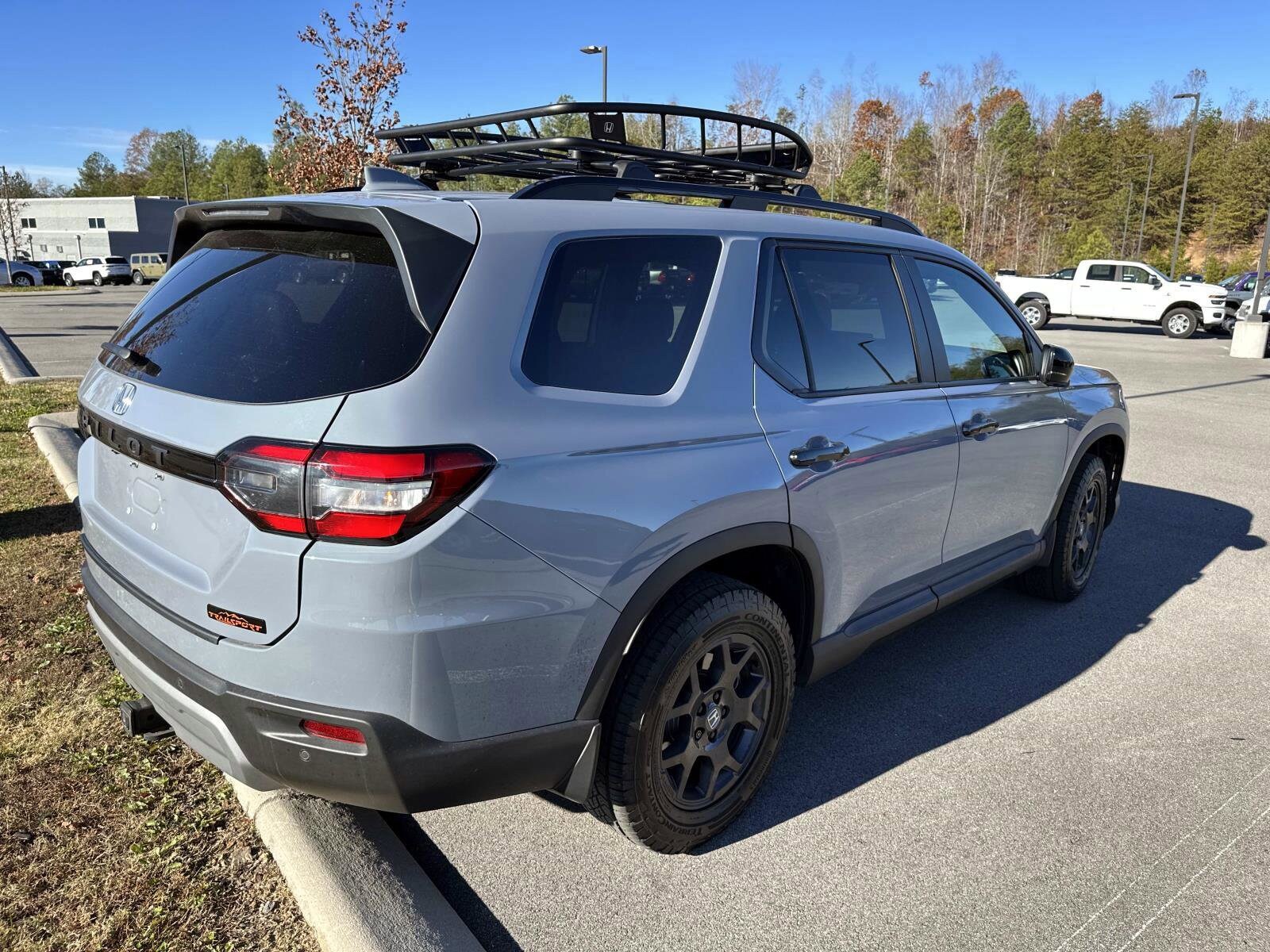 2025 Honda Pilot TrailSport photo 3