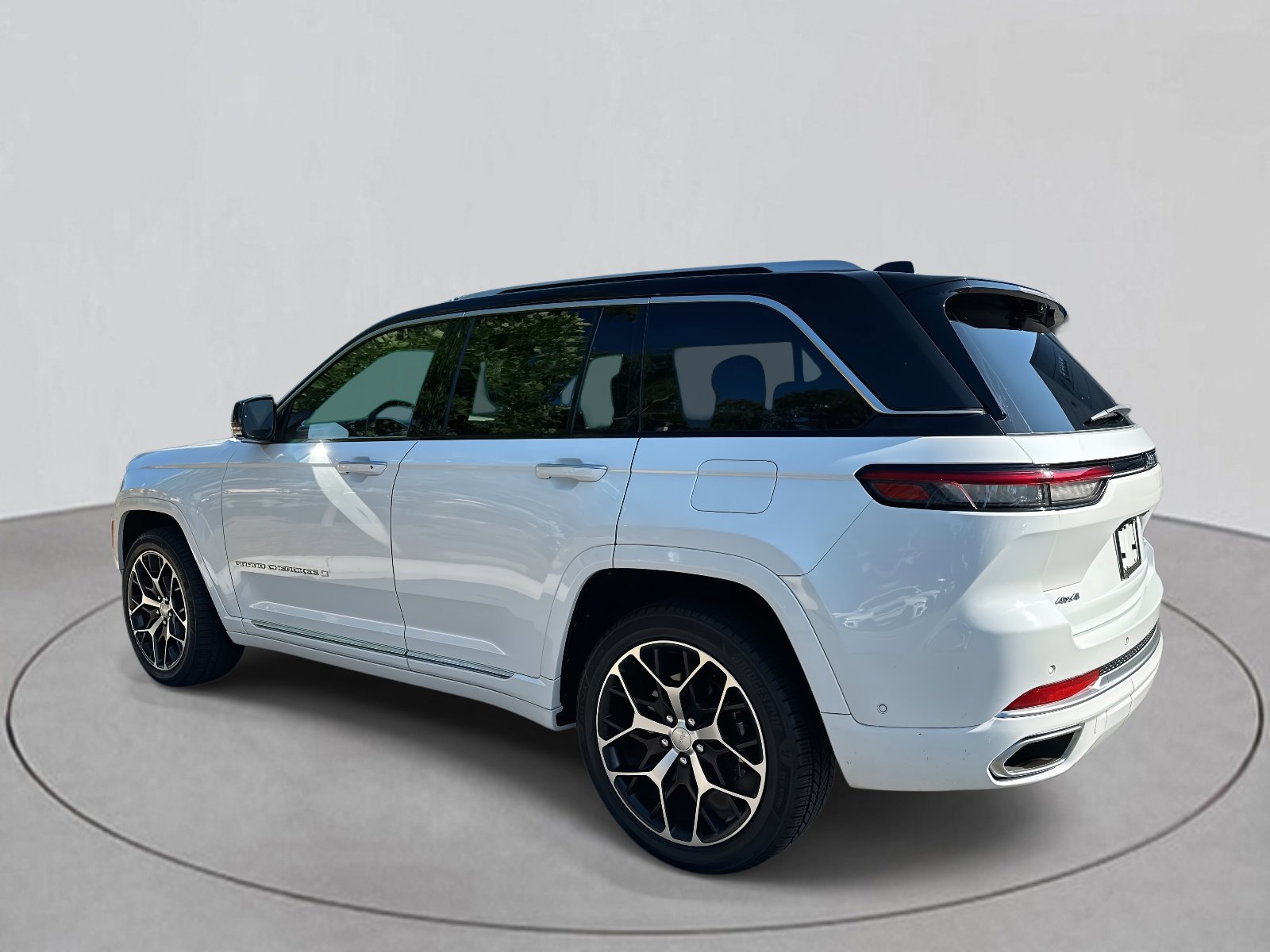 2022 Jeep Grand Cherokee Summit Reserve photo 3