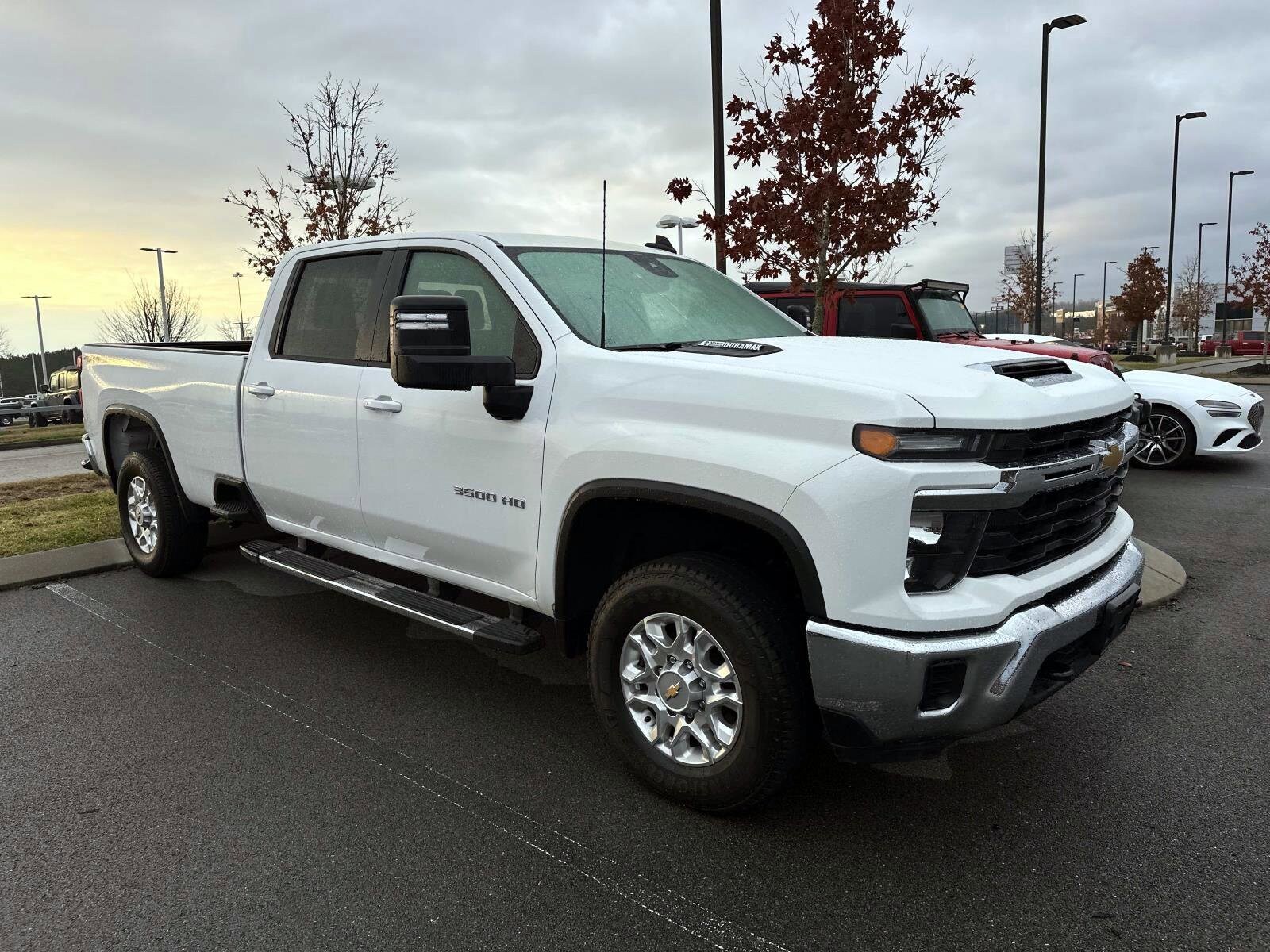 2024 Chevrolet Silverado 3500HD LT photo 3