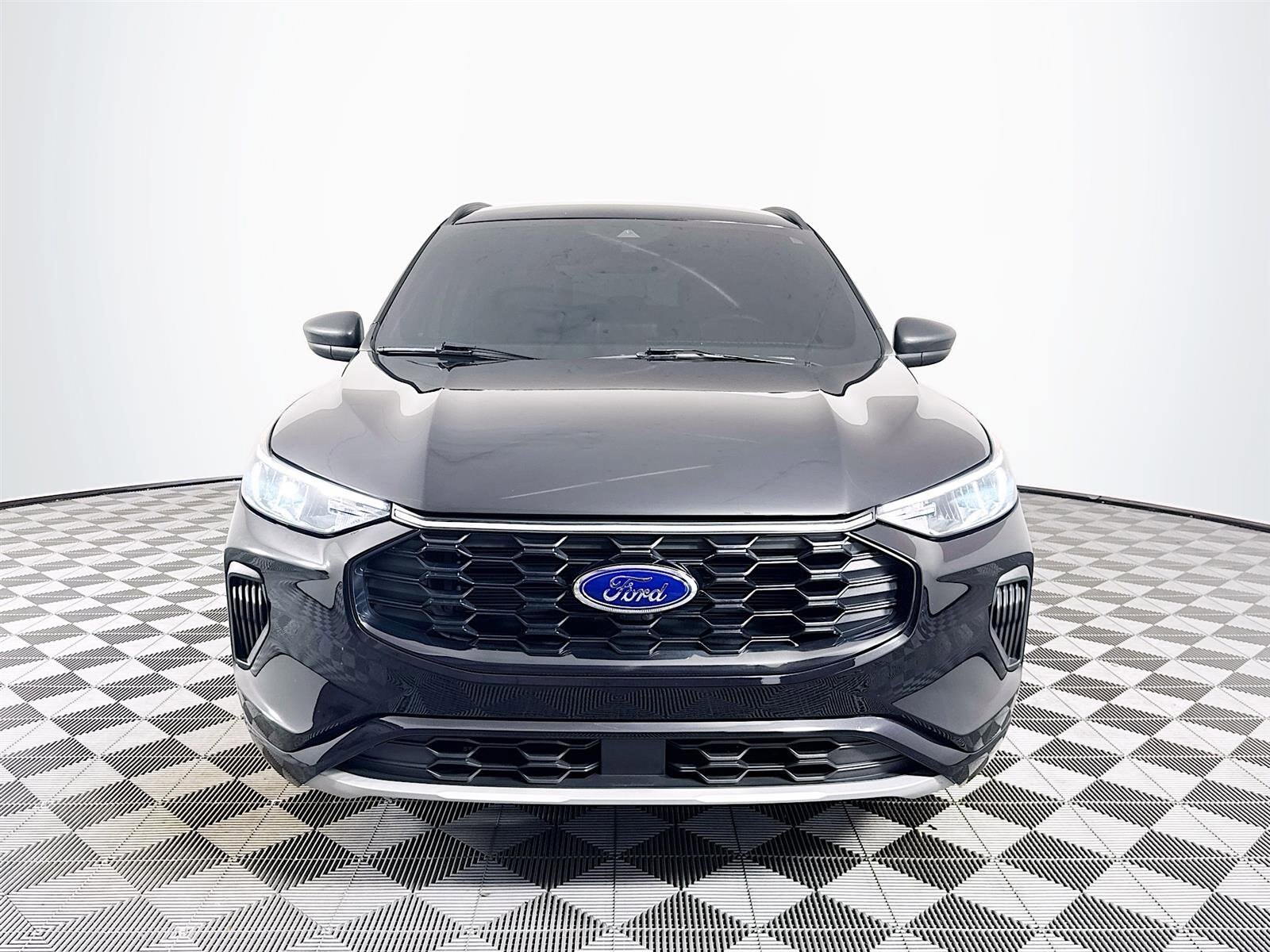 2023 Ford Escape ST-Line photo 2