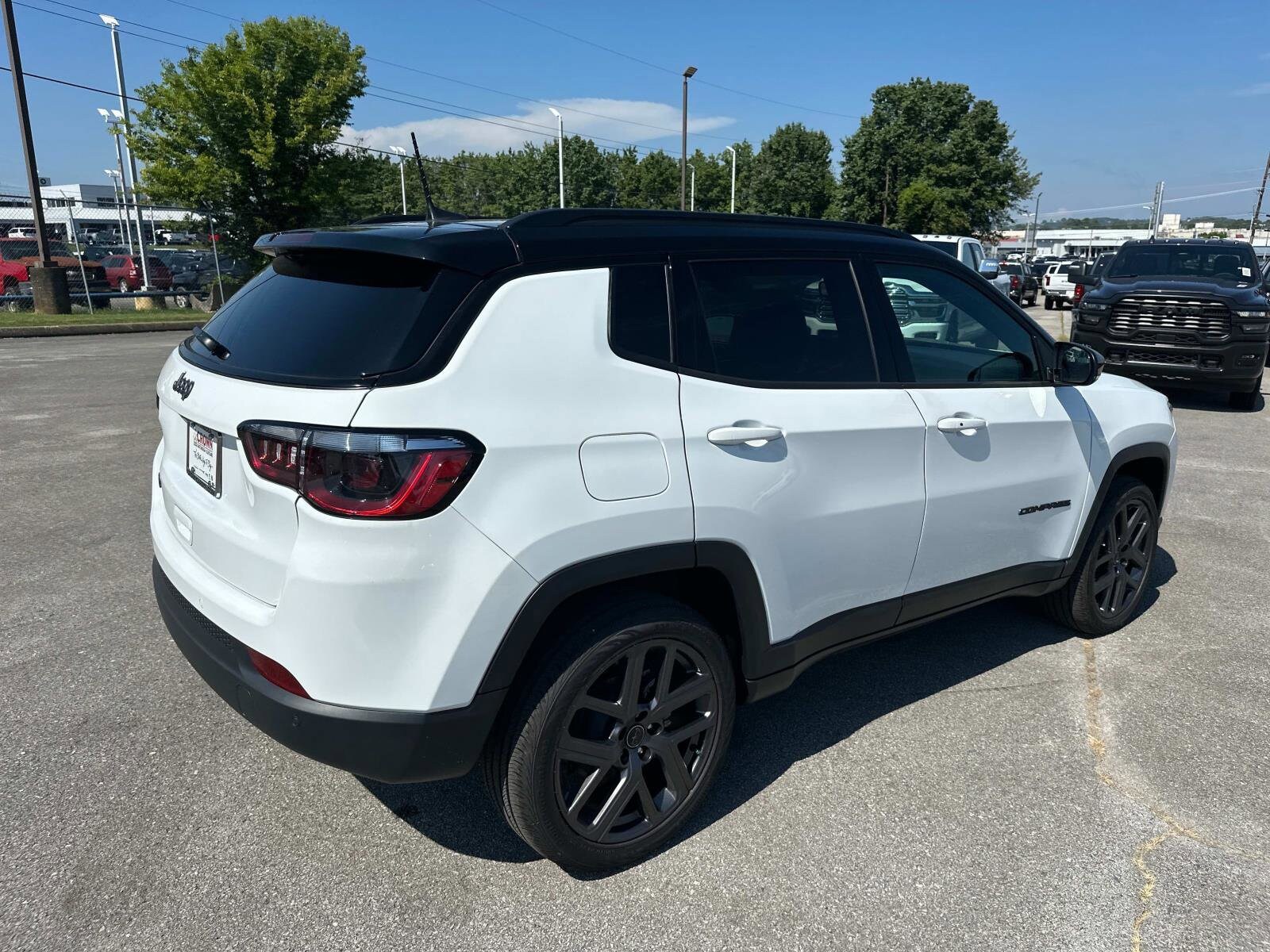 2025 Jeep Compass Limited photo 2