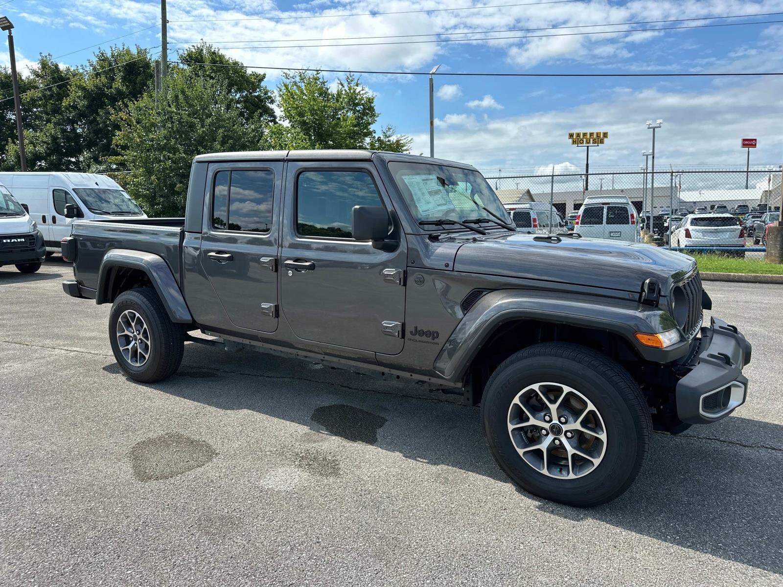 2024 Jeep Gladiator Sport photo 2