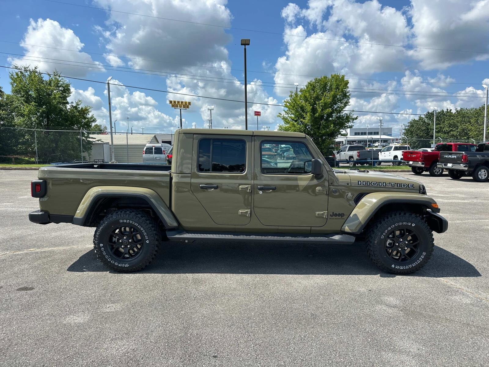 2025 Jeep Gladiator Sport photo 2