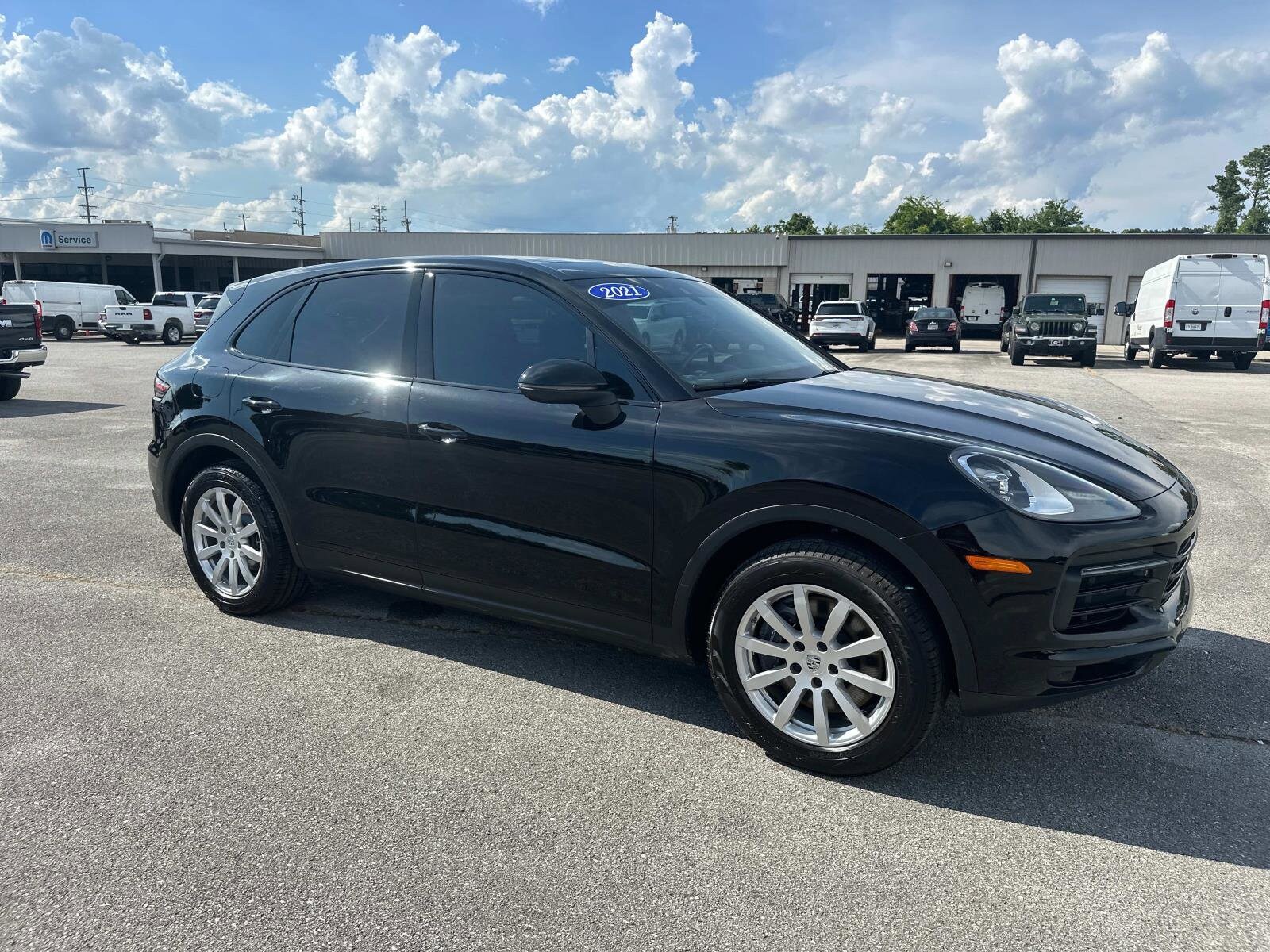 2021 Porsche Cayenne Base photo 2