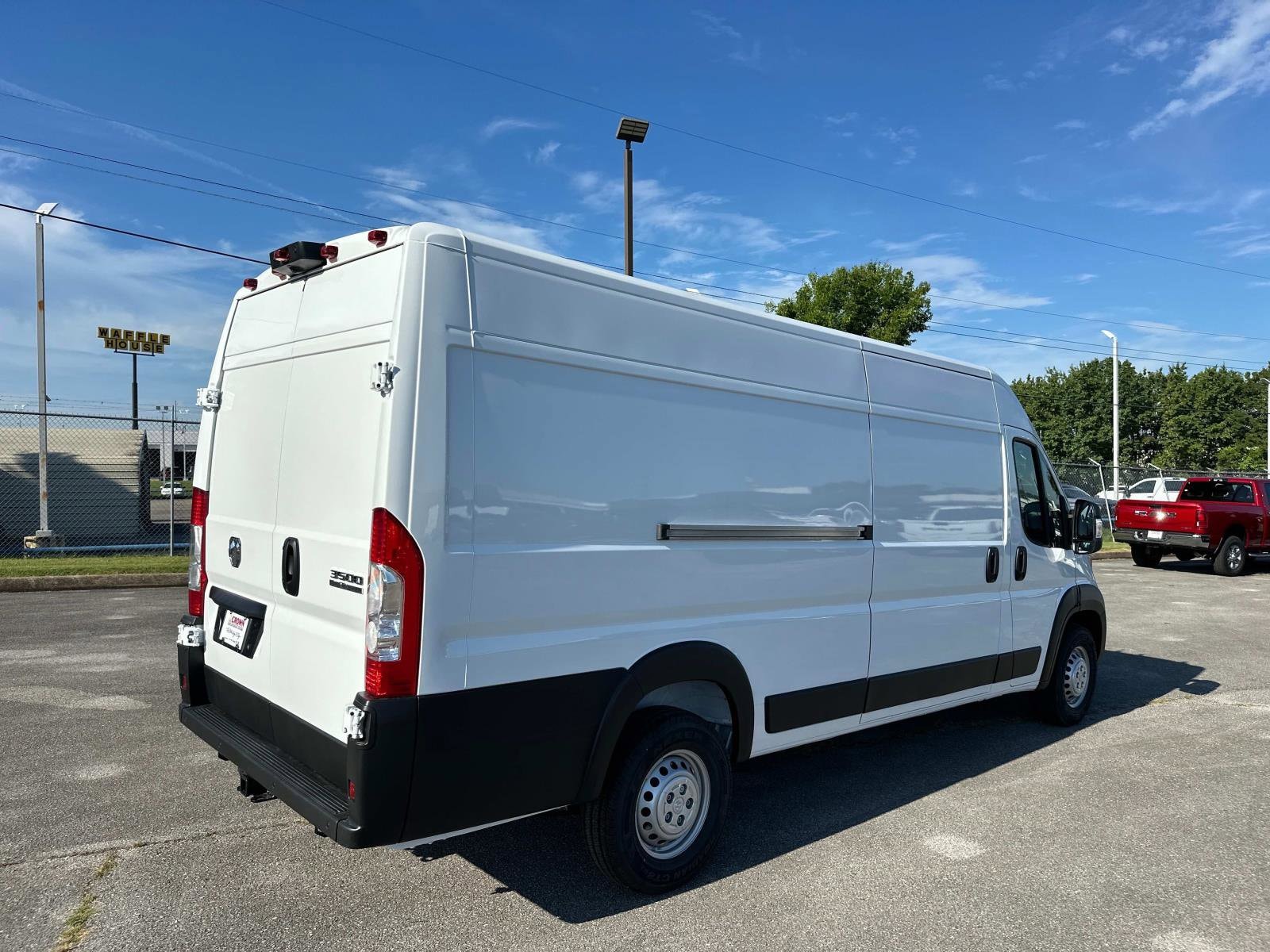 2025 Ram ProMaster 3500 Cargo Van photo 3